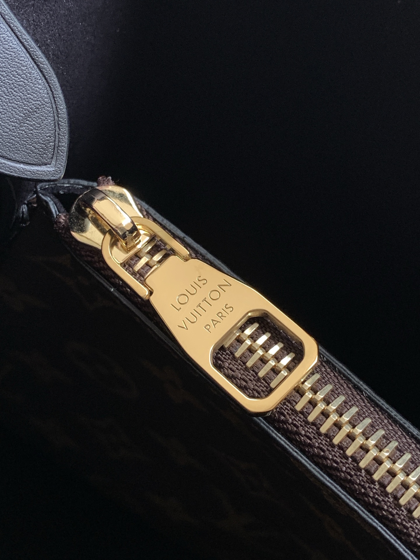 Louis Vuitton NeoNoe Monogram Shoulder Bag - Image 9