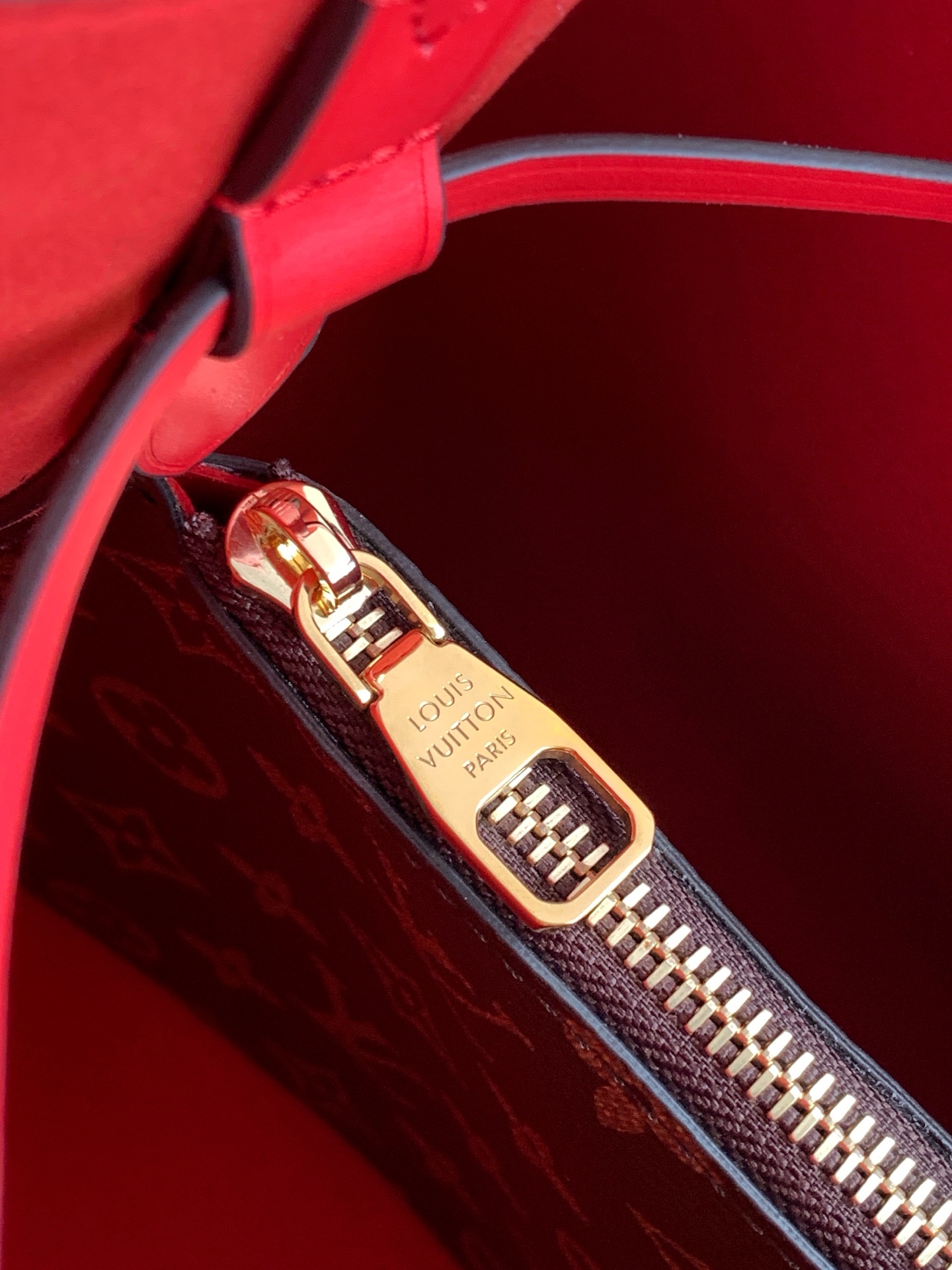 Louis Vuitton NéoNoé Monogram Shoulder Bag - Image 9