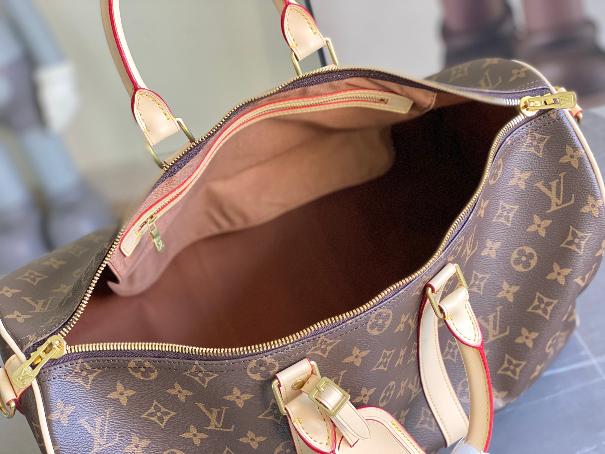 Louis Vuitton Keepall 45 Travel Bag in Monogram Canvas - Image 9