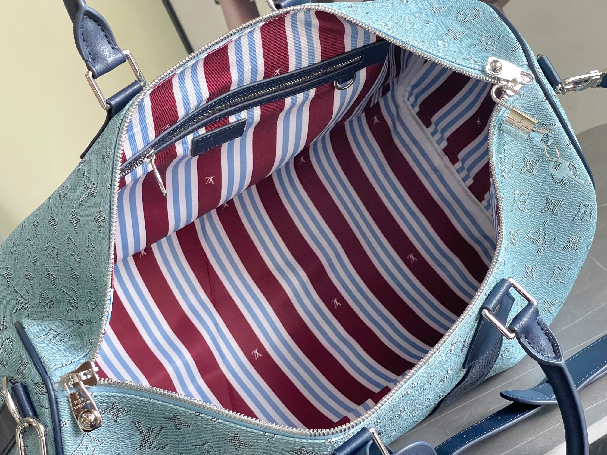 Louis Vuitton Keepall Bandoulière 50 Travel Bag - Image 9