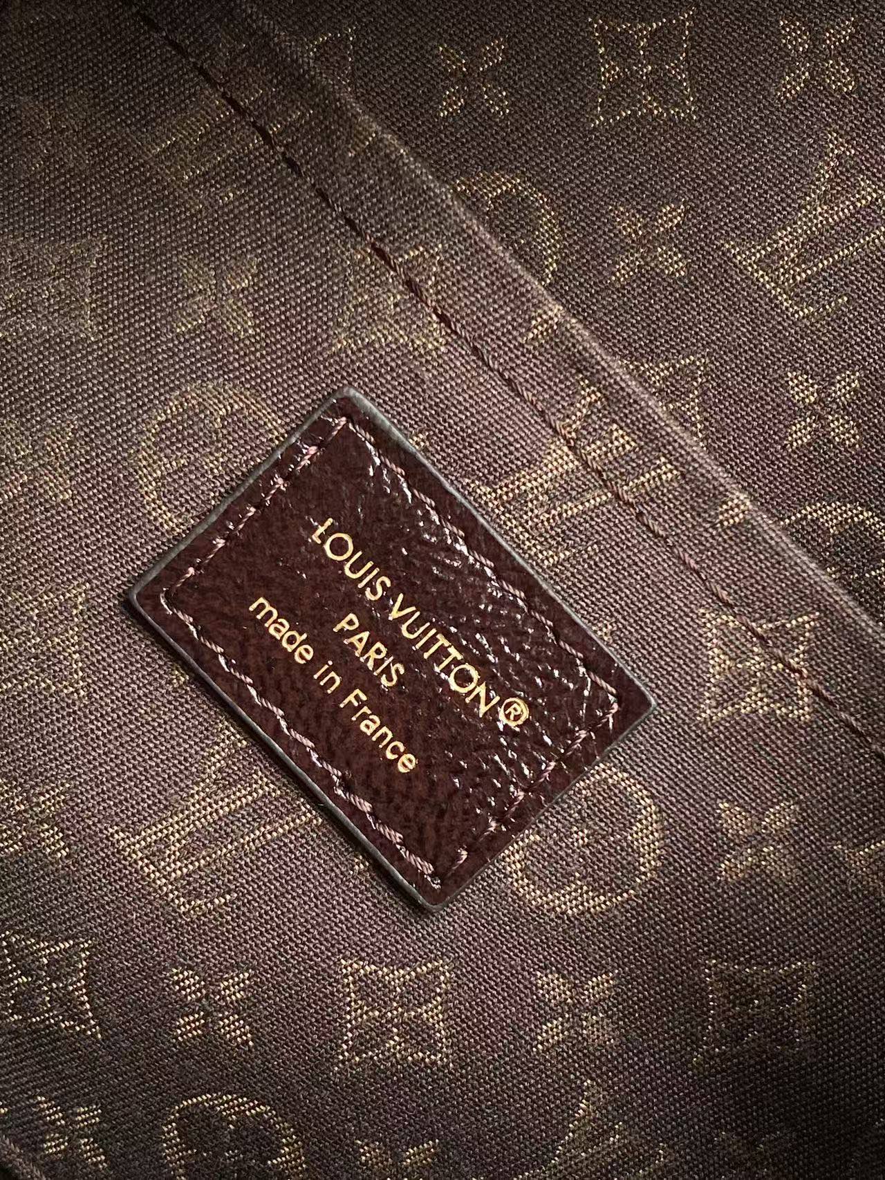 Louis Vuitton Express Small Handbag - Image 9