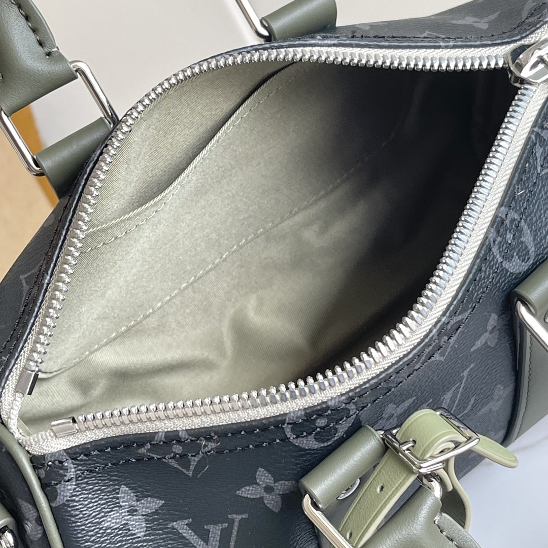 Keepall Bandoulière 25 Travel Bag in Monogram Eclipse Canvas - Image 9