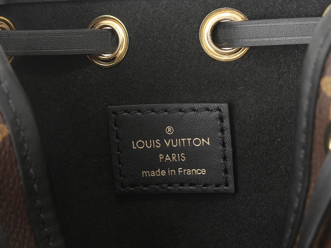 Louis Vuitton Canoé Monogram Canvas Handbag - Image 9