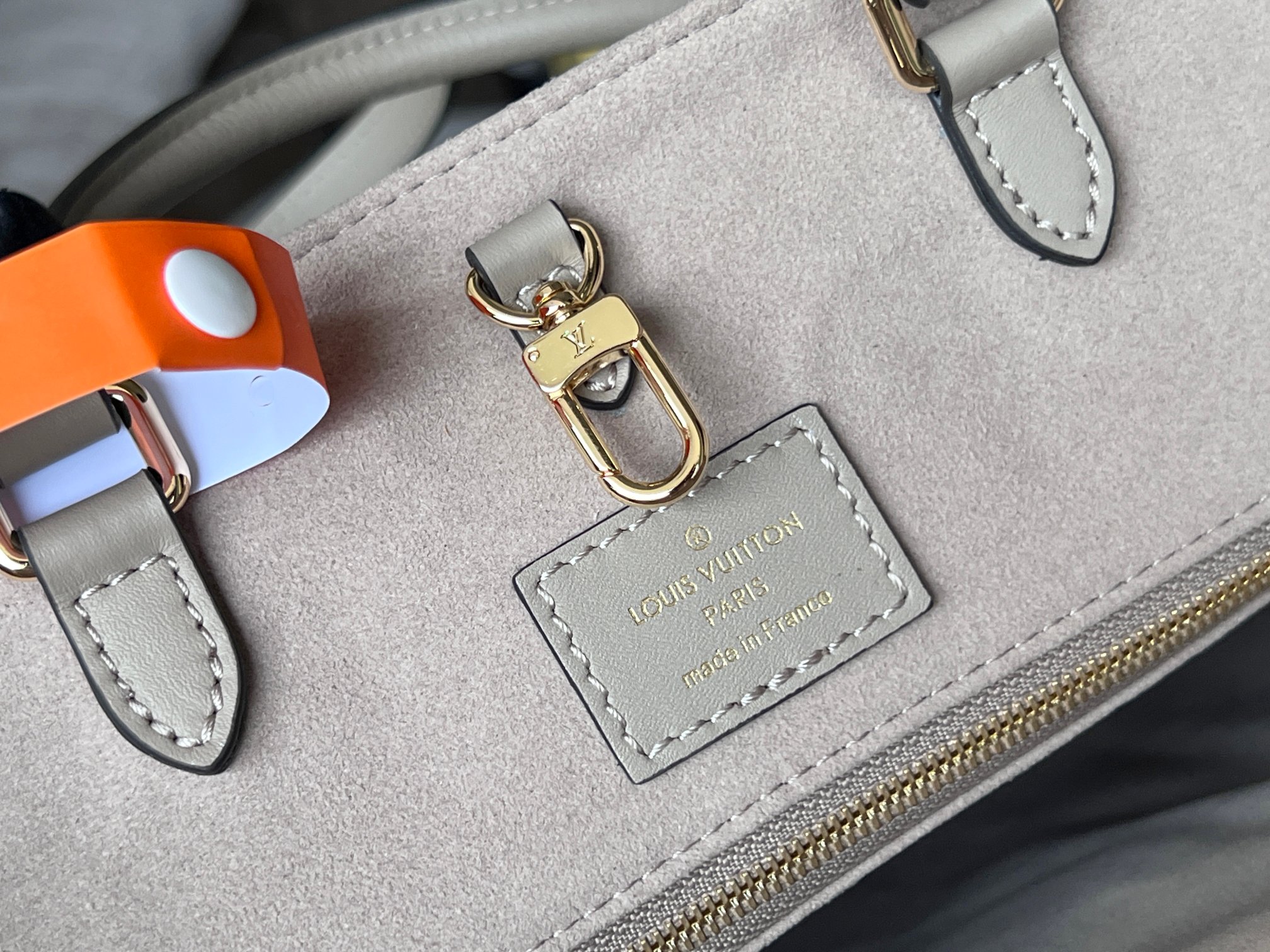 Louis Vuitton OnTheGo MM Monogram Calfskin Tote Bag - Image 9