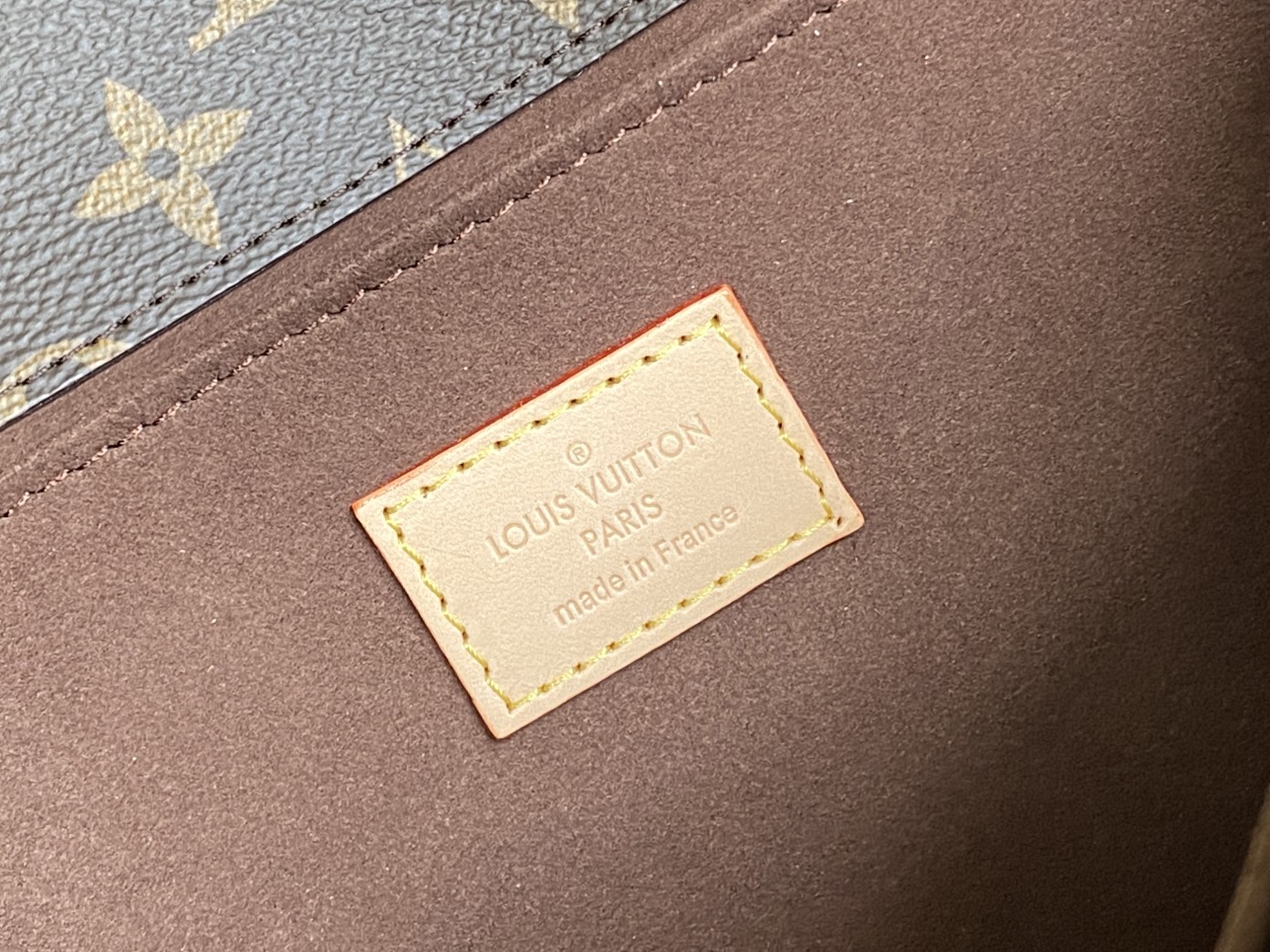 Louis Vuitton Pochette Métis Crossbody Bag in Monogram Canvas - Image 9