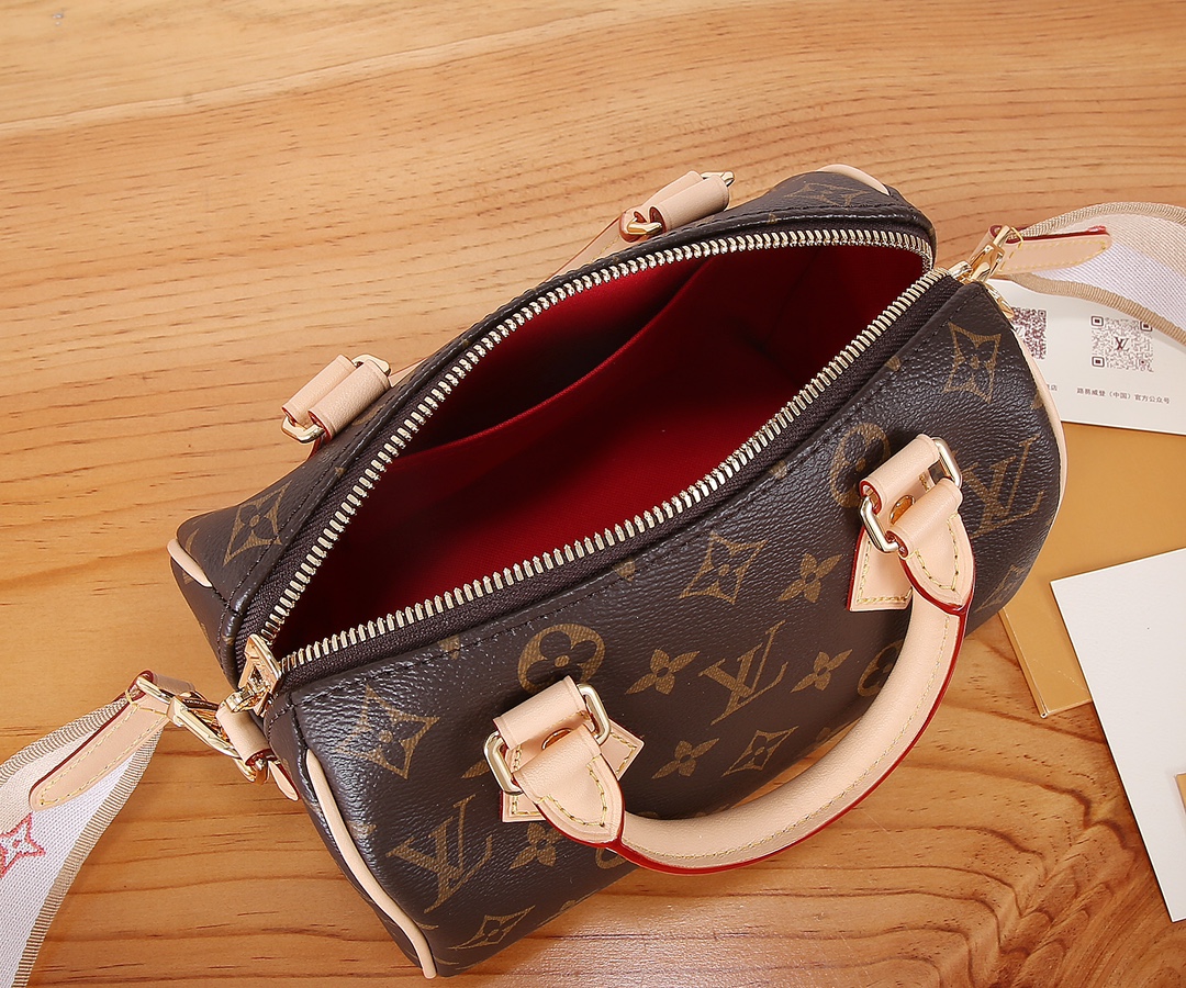 Louis Vuitton Speedy Bandoulière 20 Monogram Canvas Crossbody Bag - Image 9
