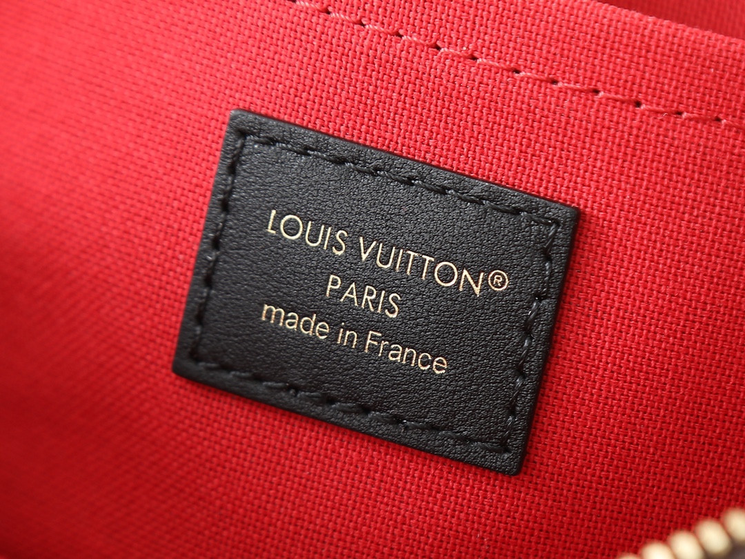 Louis Vuitton OnTheGo East West Handbag - Image 9