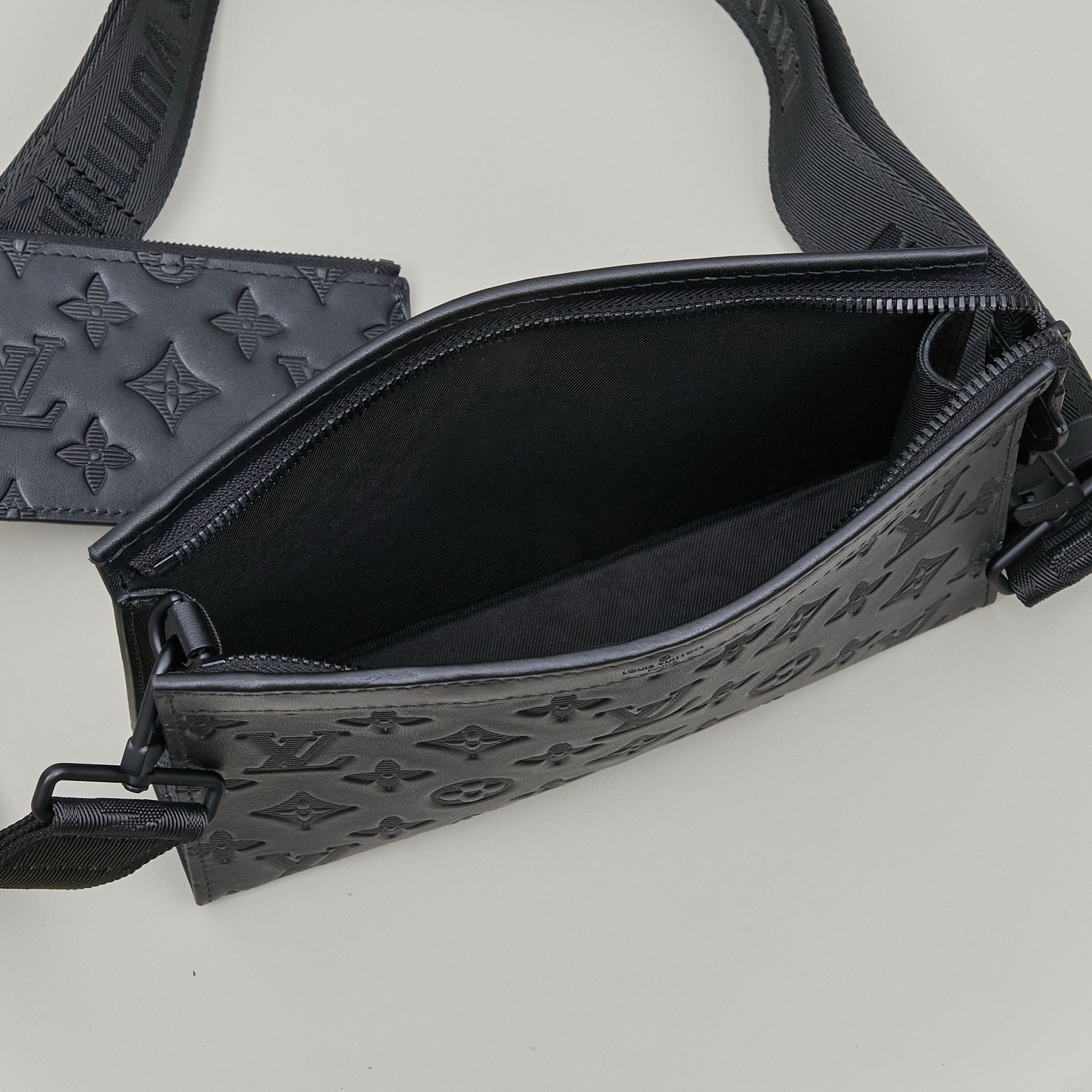 Louis Vuitton Gaston Wearable Wallet Set - Image 9