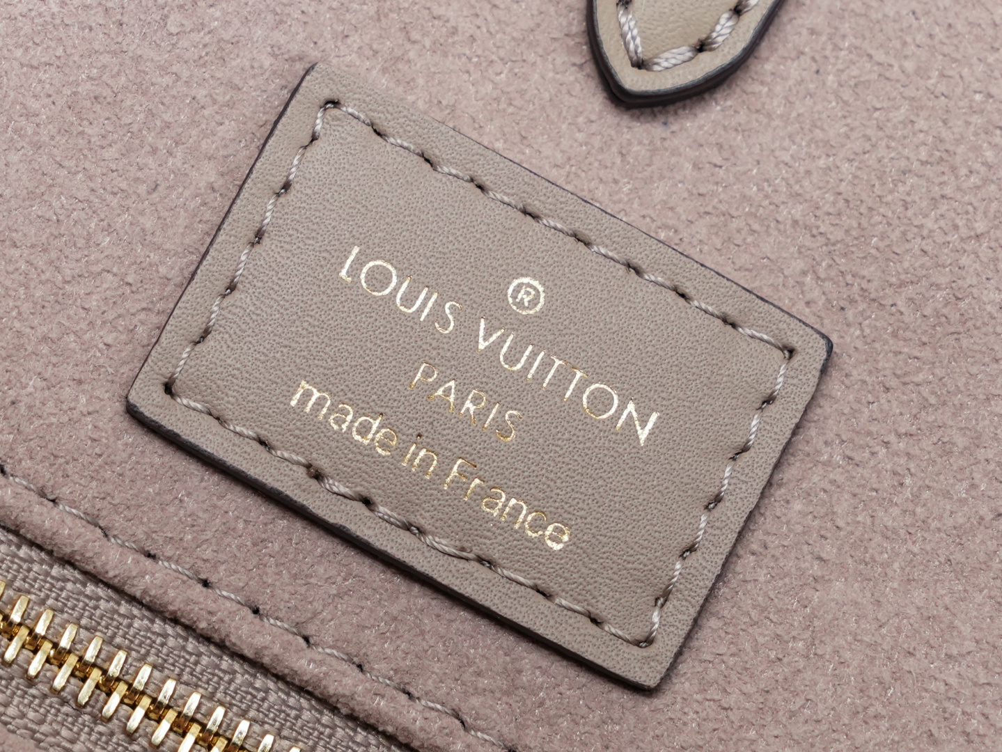 OnTheGo MM Tote Bag in Medium Monogram Grained Leather - Image 9