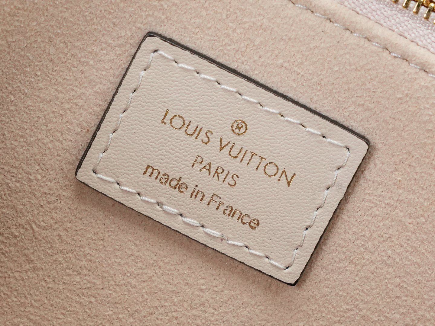 Louis Vuitton OnTheGo Small Handbag in Cream Monogram Empreinte Leather - Image 9