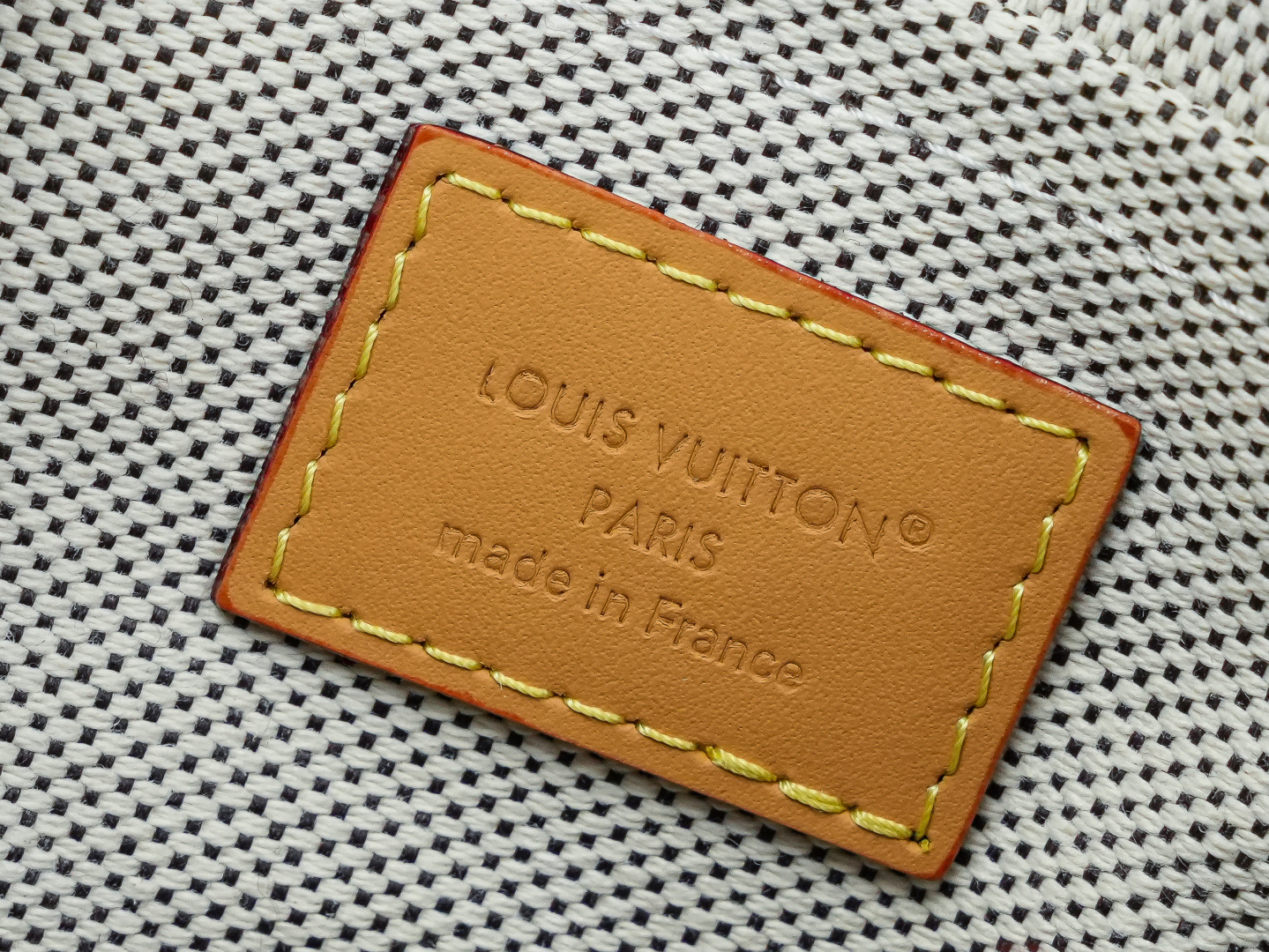Louis Vuitton Keepall Bandoulière 25 Travel Bag in Monogram Surplus - Image 9