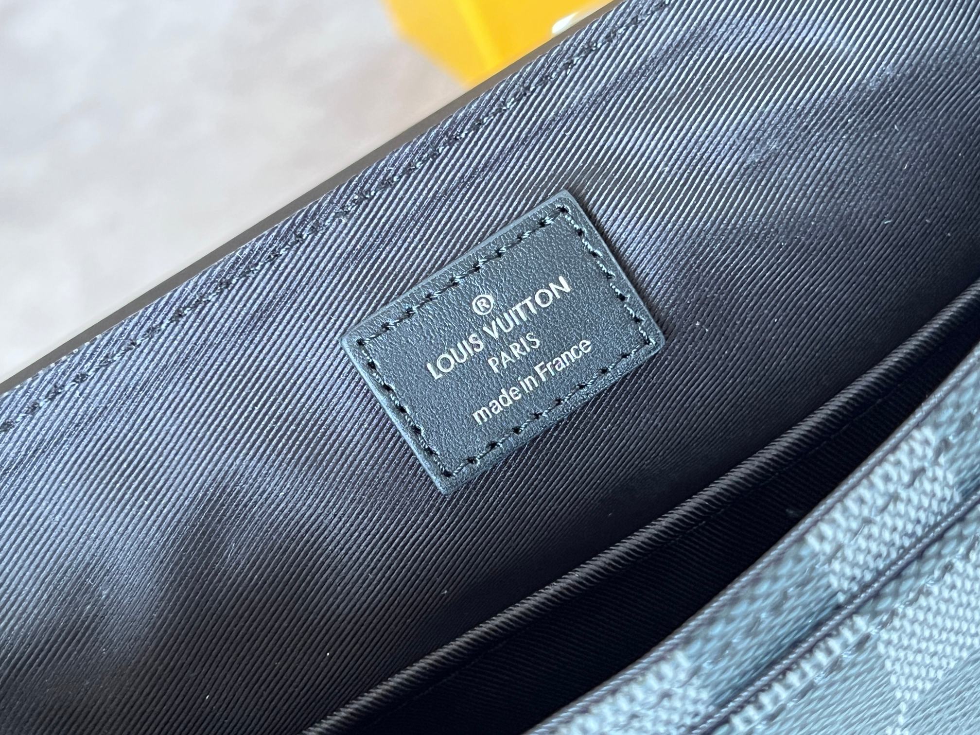 Louis Vuitton District Small Messenger Bag N42710 – Damier Graphite - Image 9
