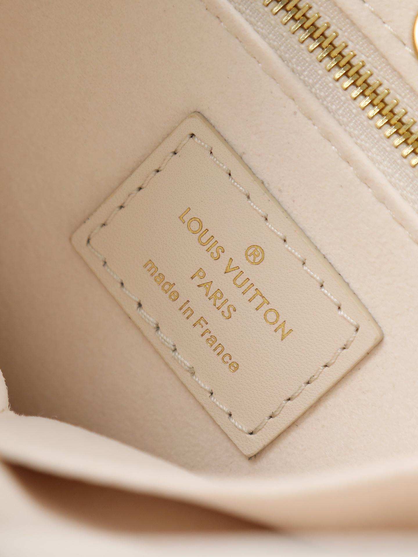 Louis Vuitton OnTheGo Small Handbag in Cream Gradient Monogram Empreinte Leather - Image 9