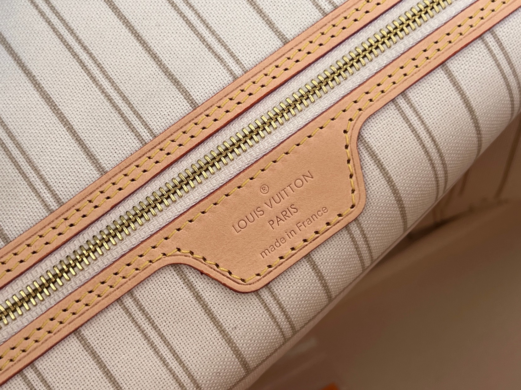 Louis Vuitton Neverfull Classic Shopping Tote with Removable Zipper Pouch - Image 9