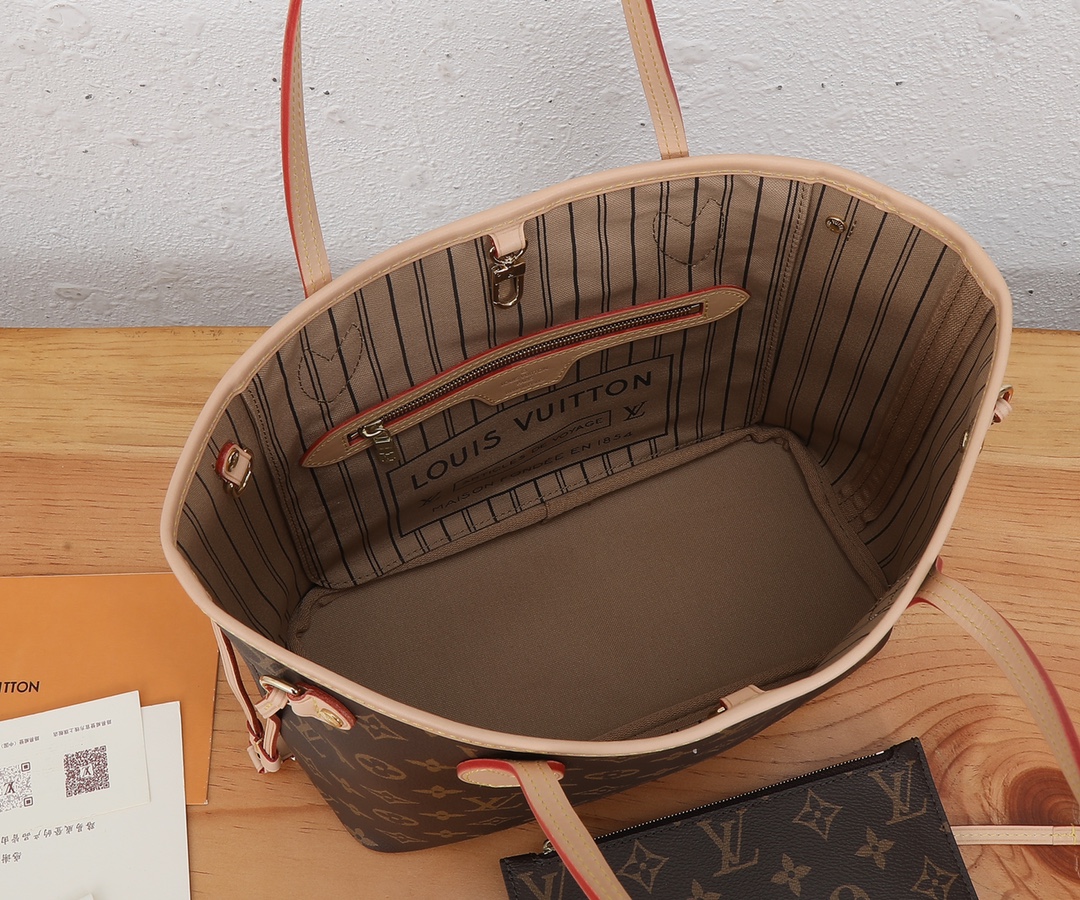 Neverfull Small Tote Bag in Damier Azur Canvas - Image 9