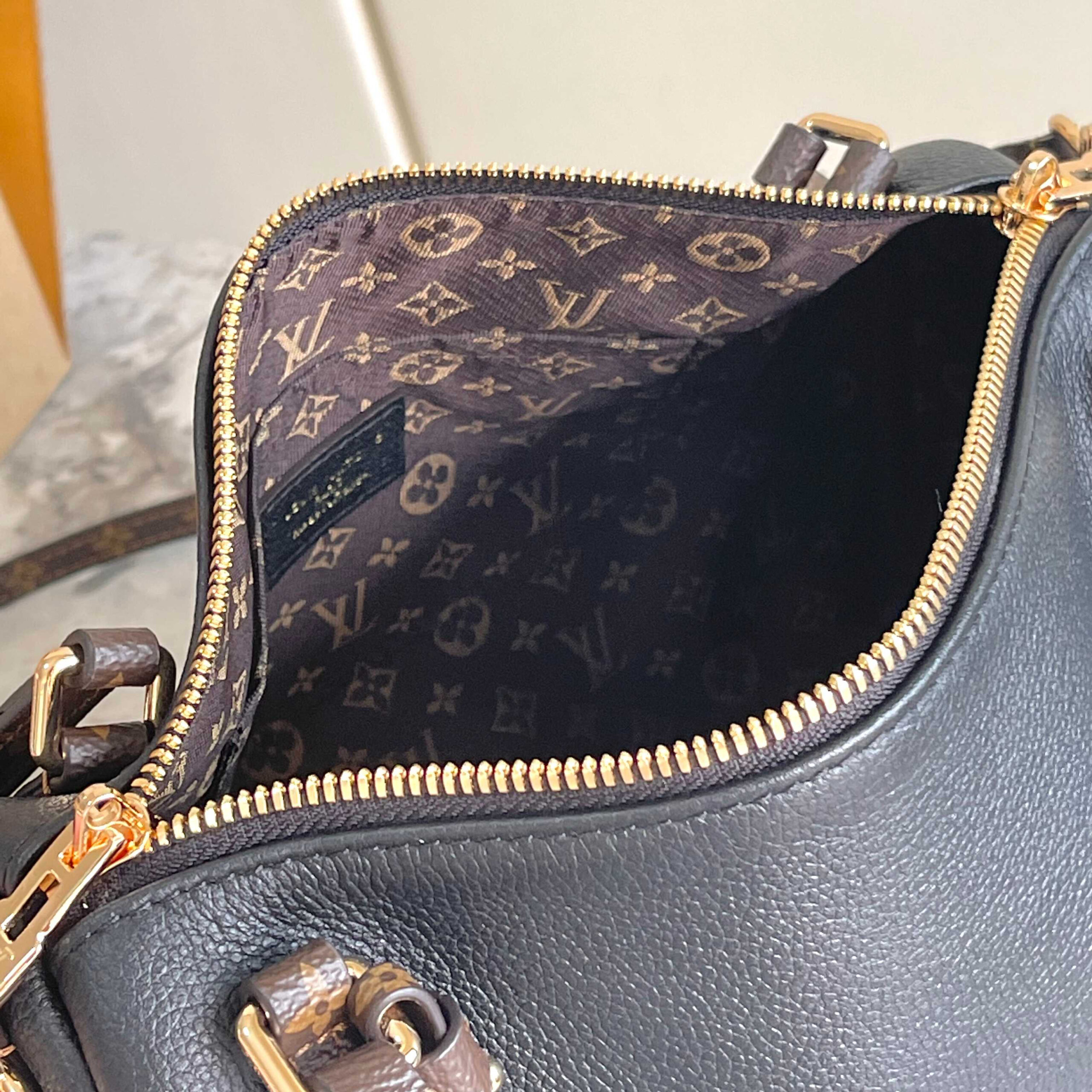 Louis Vuitton Express Small Handbag - Image 9