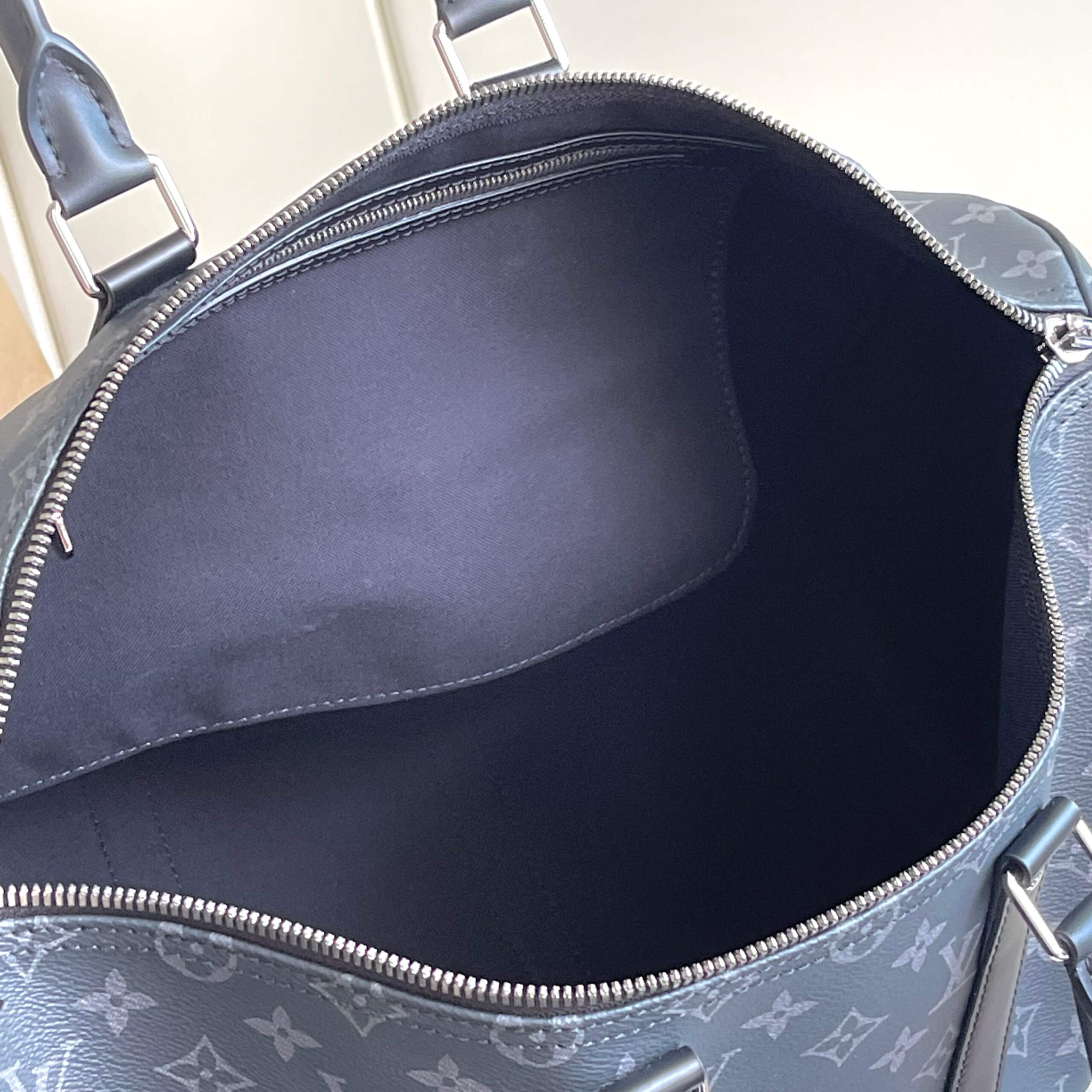 Louis Vuitton Keepall Bandoulière 45 Travel Bag in Monogram Eclipse Canvas - Image 9