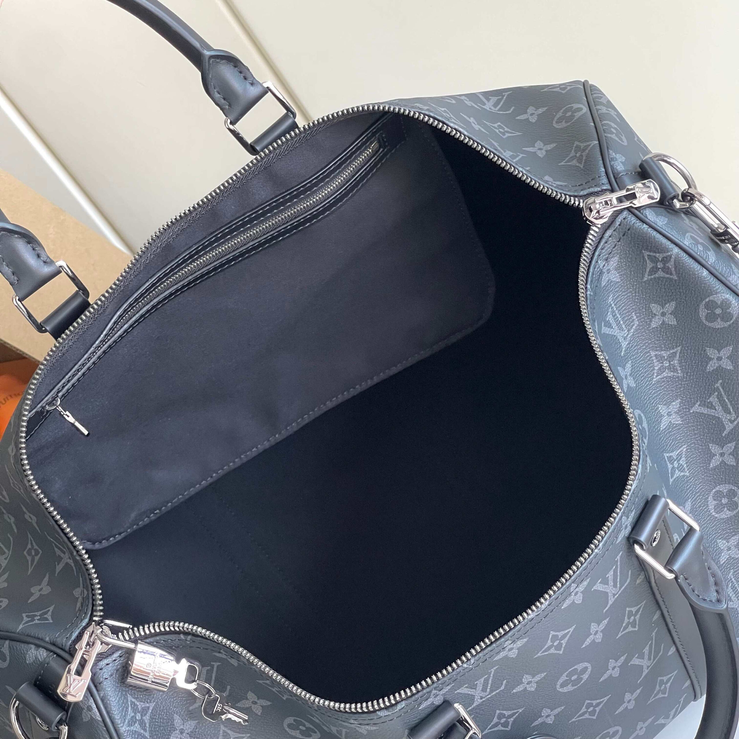 Louis Vuitton Keepall Bandoulière 50 Travel Bag in Monogram Eclipse Canvas - Image 9