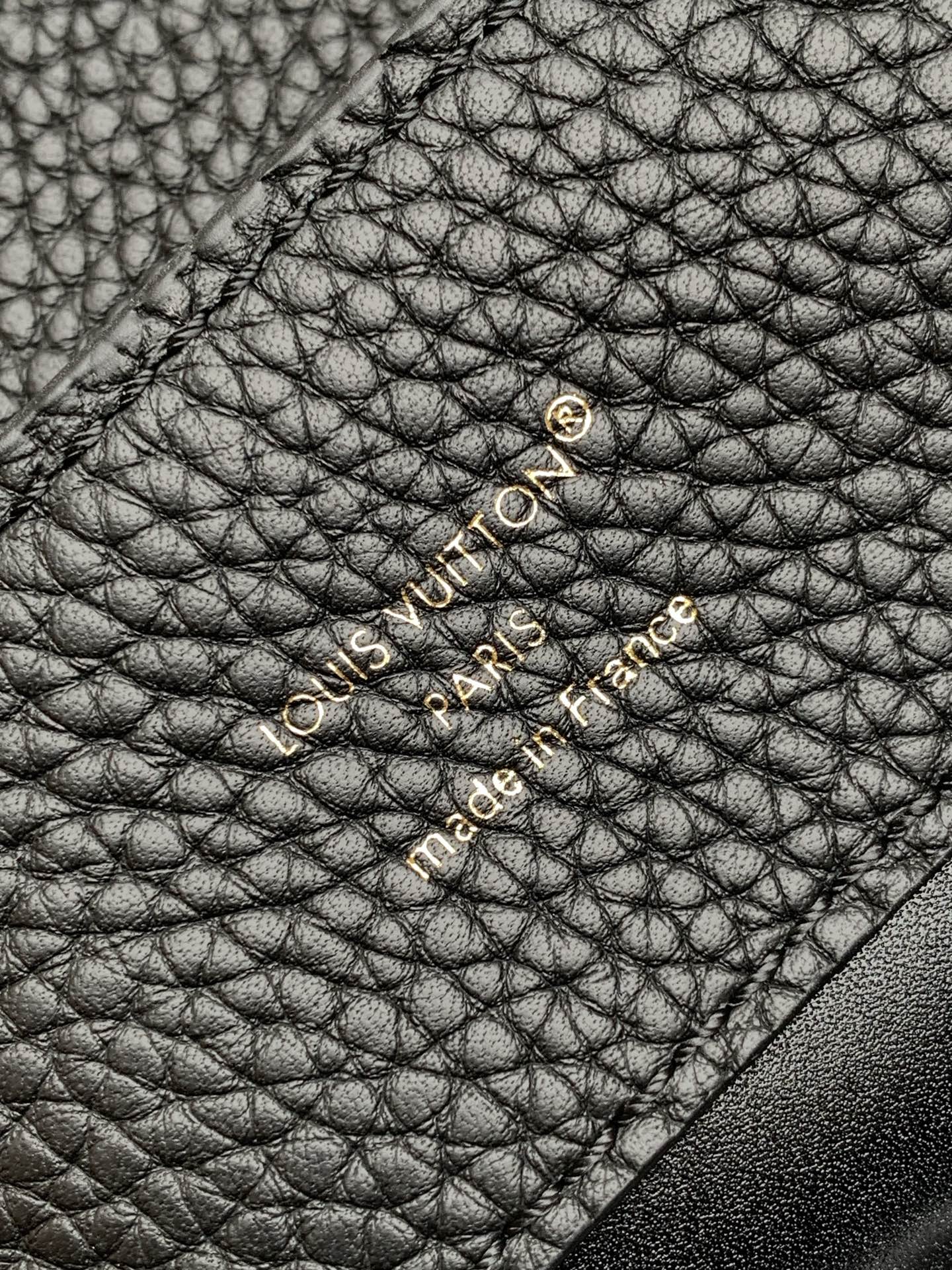 Capucines BB Trilogy Leather Handbag - Image 9