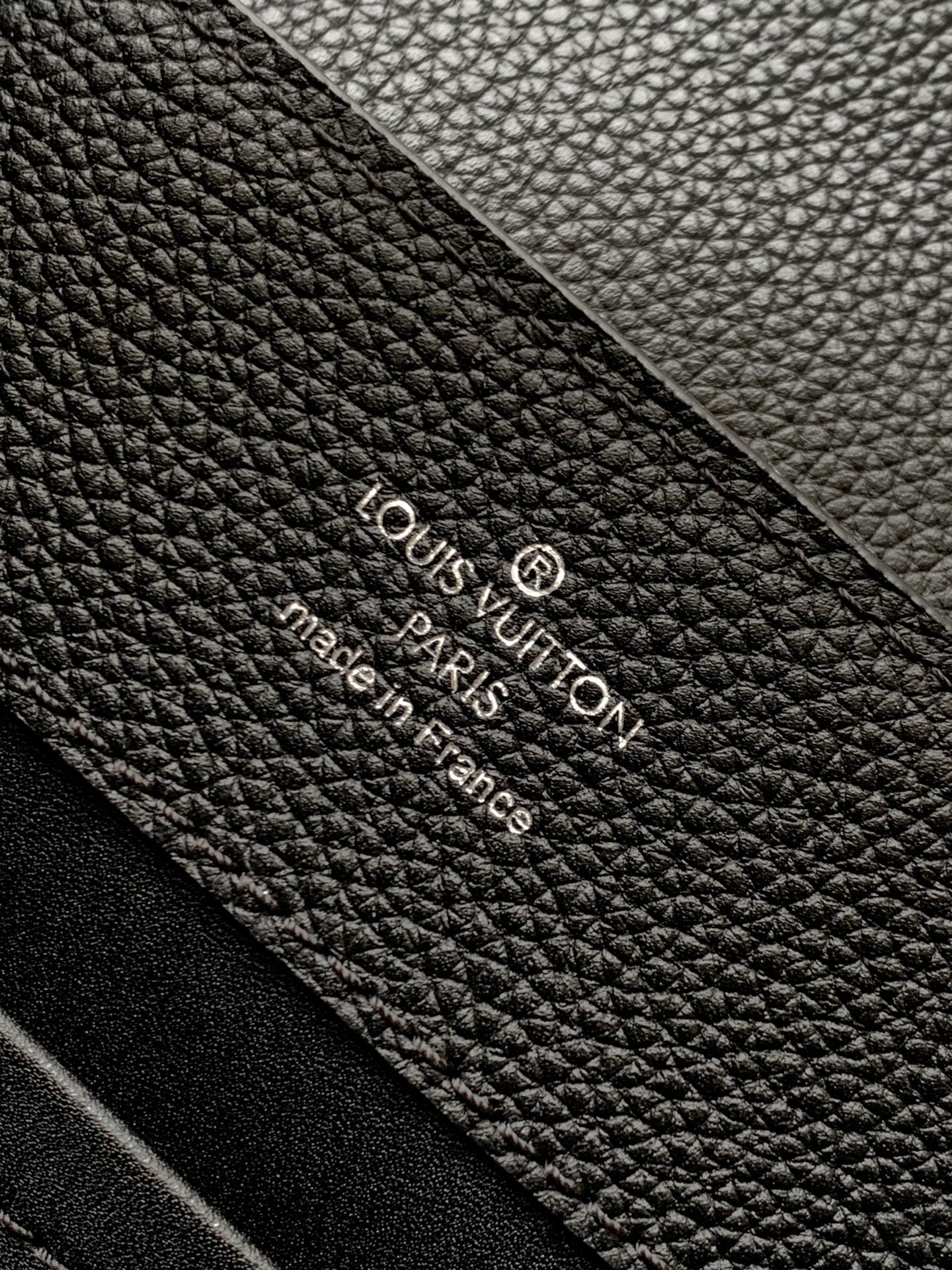 Louis Vuitton Capucines Small Handbag - Image 9