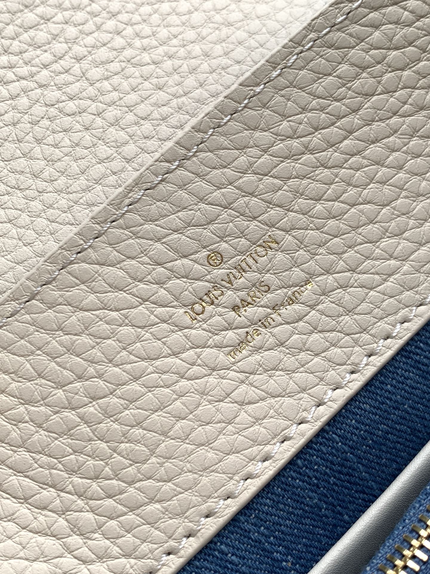 Louis Vuitton Capucines M12947 Small Handbag in Milk-White Embroidered Denim - Image 9
