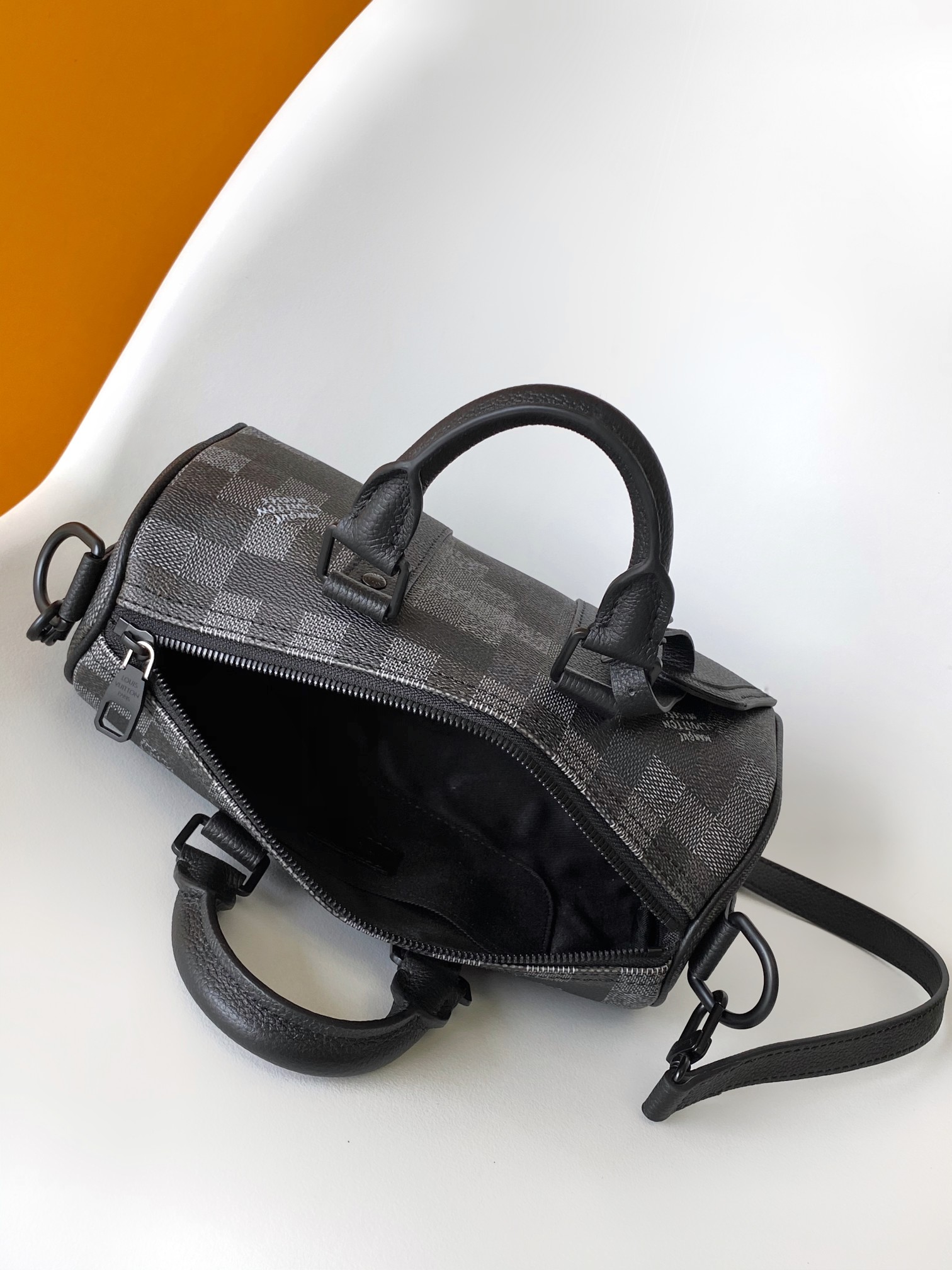 Louis Vuitton Keepall Bandoulière 25 Monogram Surfin Travel Bag - Image 9