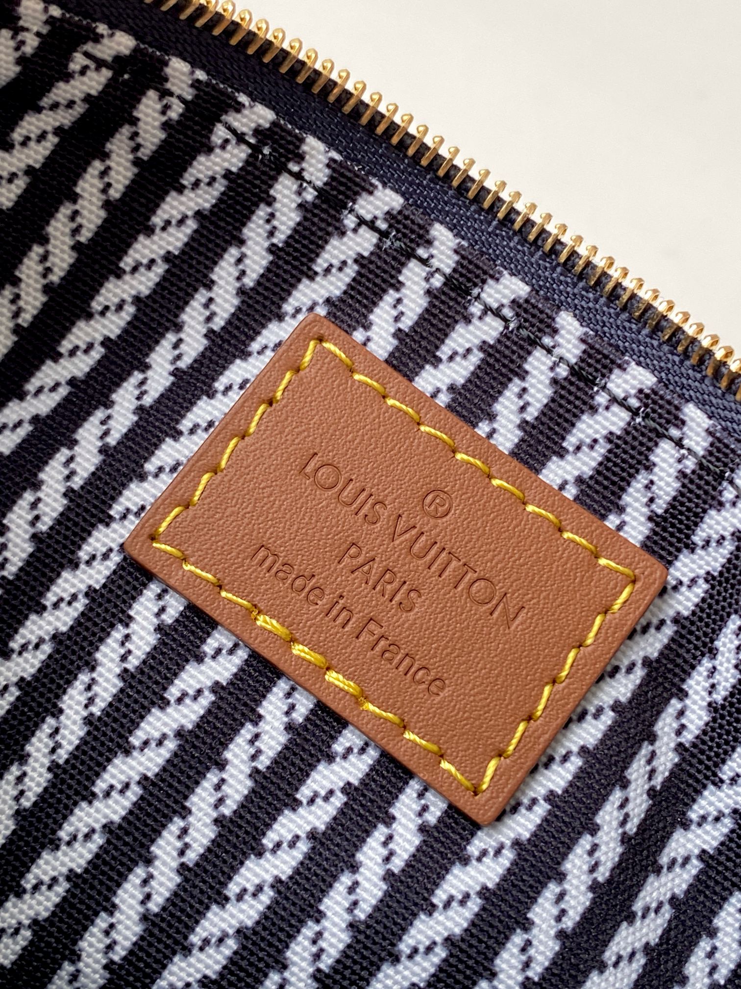 Louis Vuitton Speedy P9 Bandoulière 30 Handbag in Monogram Leather - Image 9