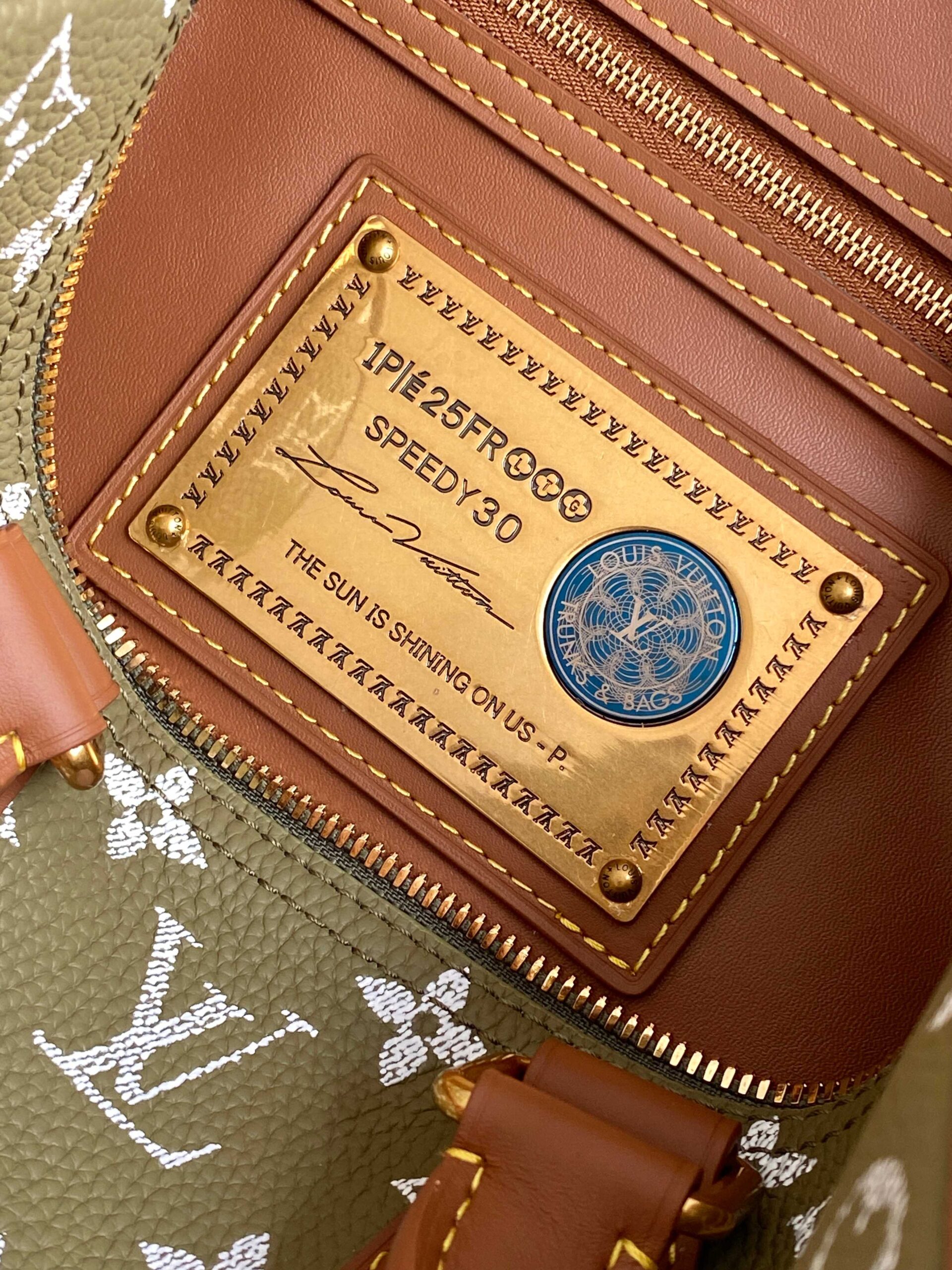 Speedy P9 Bandoulière 30 Handbag in Green Monogram Leather - Image 9