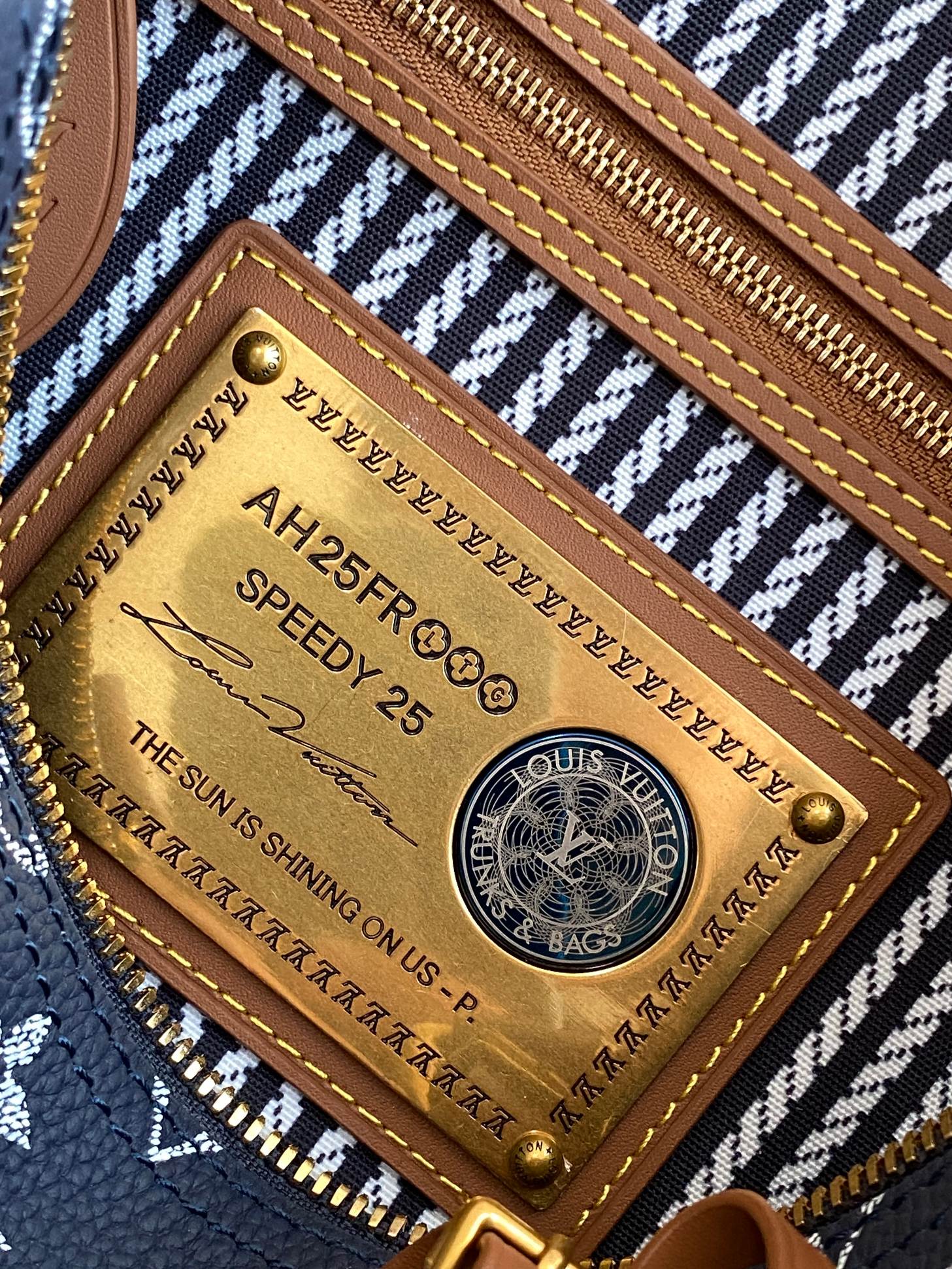 Speedy P9 Bandoulière 25 Monogram Leather Handbag - Image 9