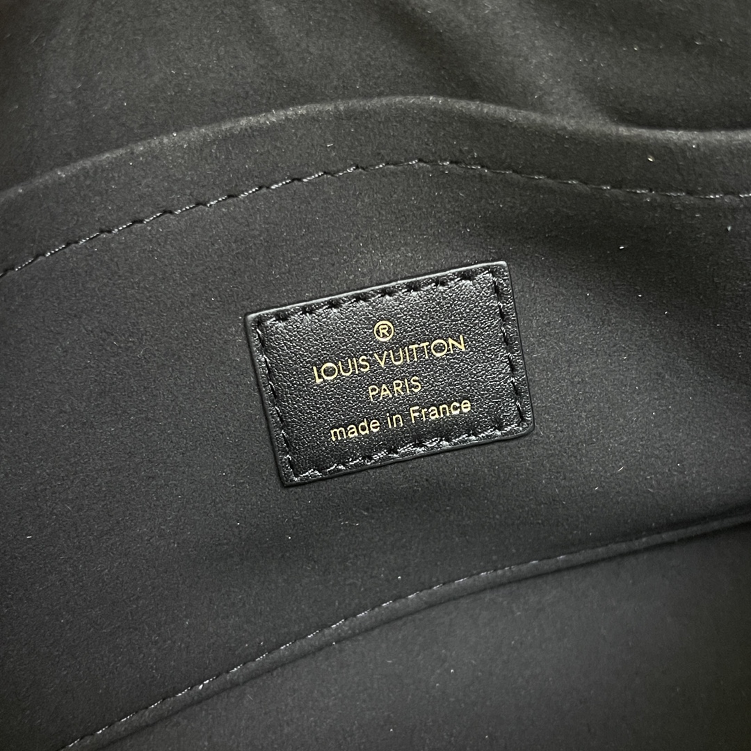 Louis Vuitton OnTheGo PM Giant Monogram Handbag - Image 9
