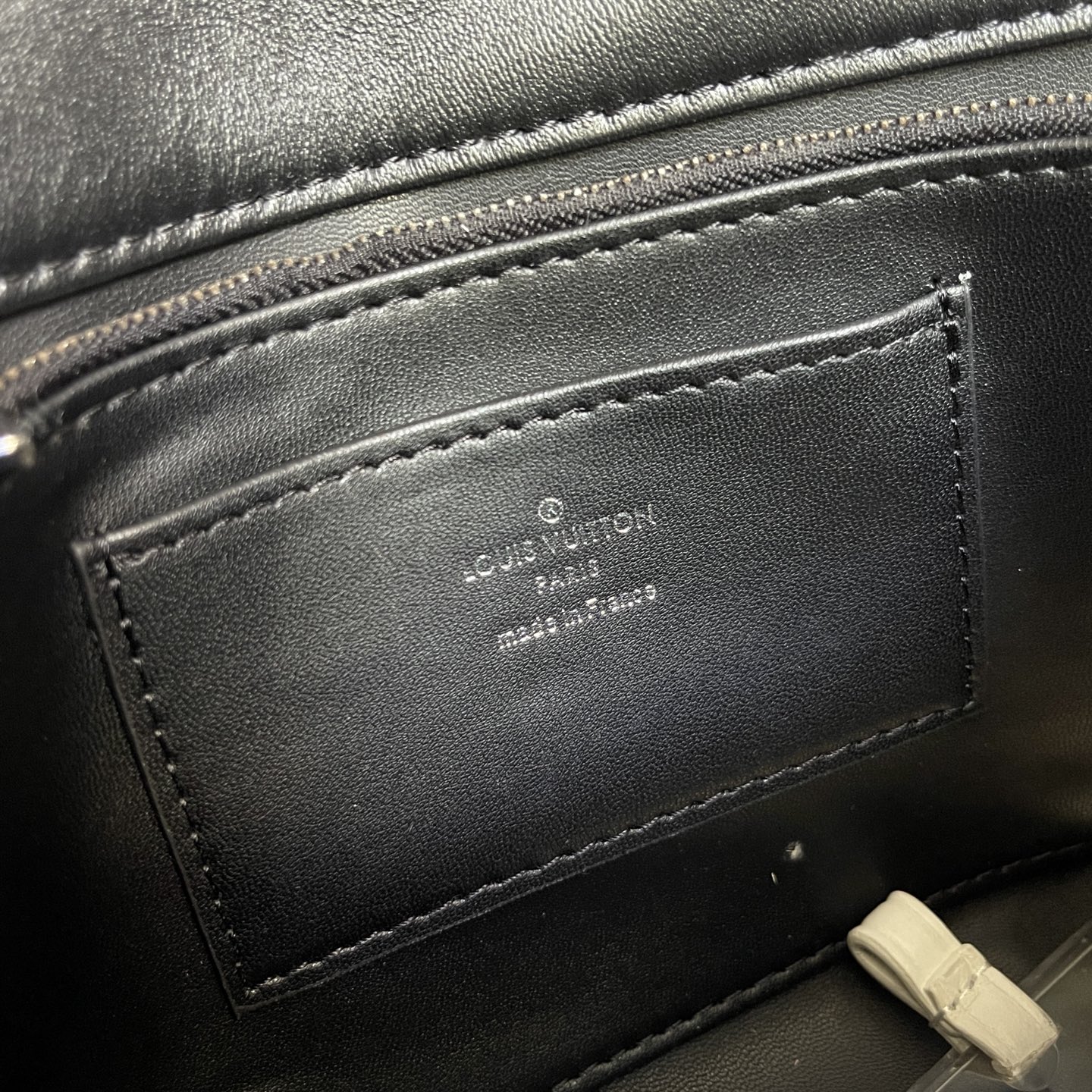 GO-14 Medium Handbag - Image 9