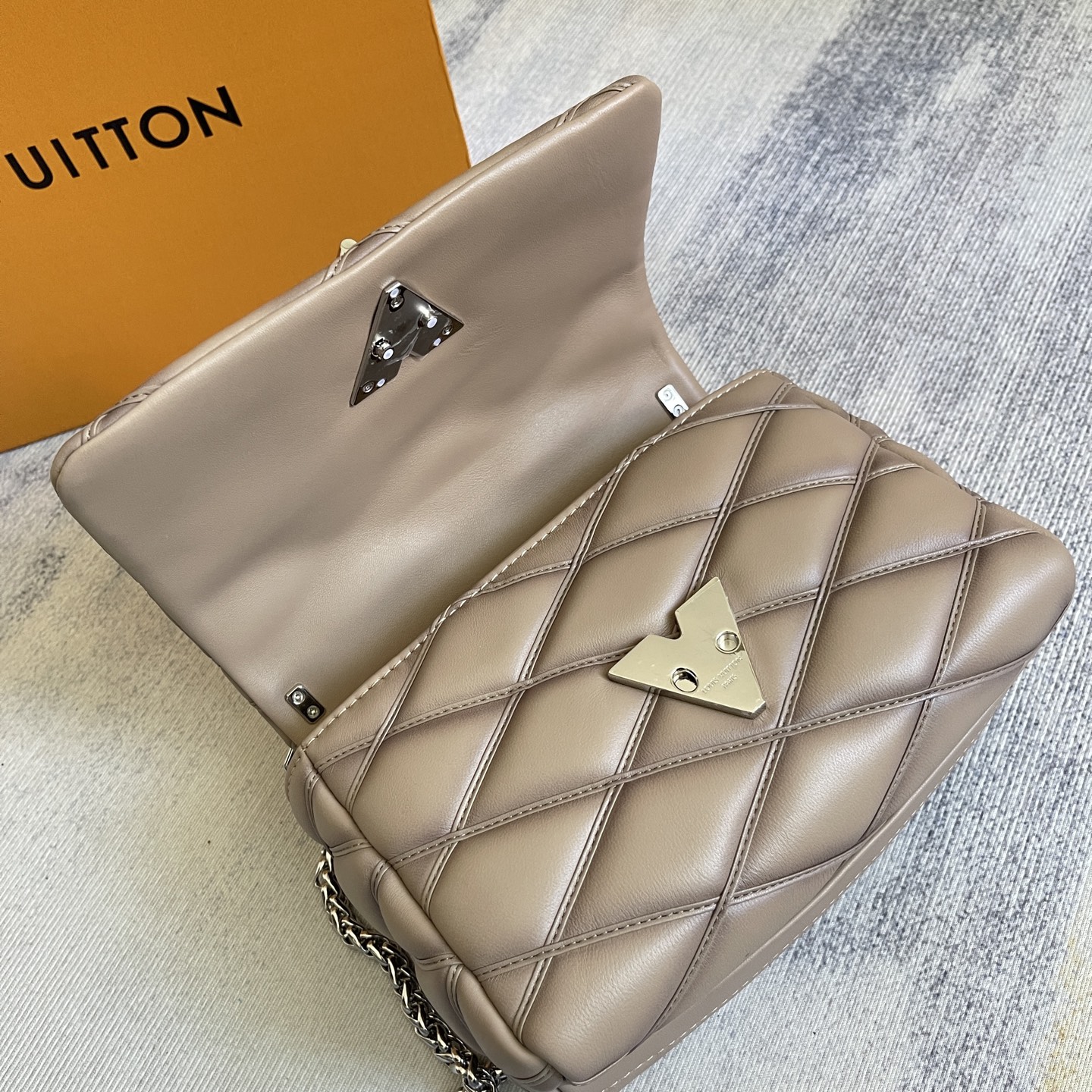 Louis Vuitton GO-14 Medium Handbag - Image 9
