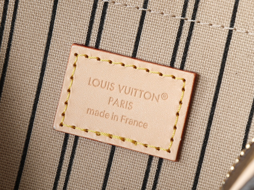 Louis Vuitton Hang On Shoulder Bag M47031 - Image 9