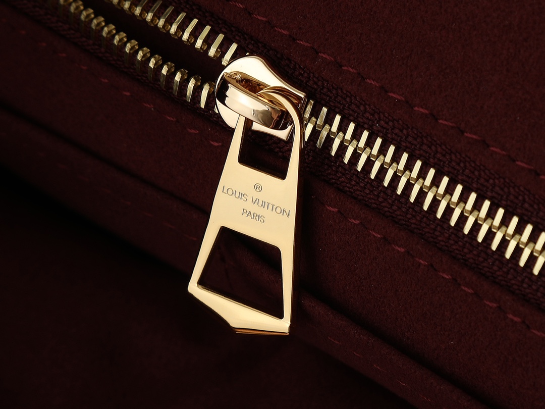 Louis Vuitton CarryAll Small Handbag in Monogram Canvas - Image 9