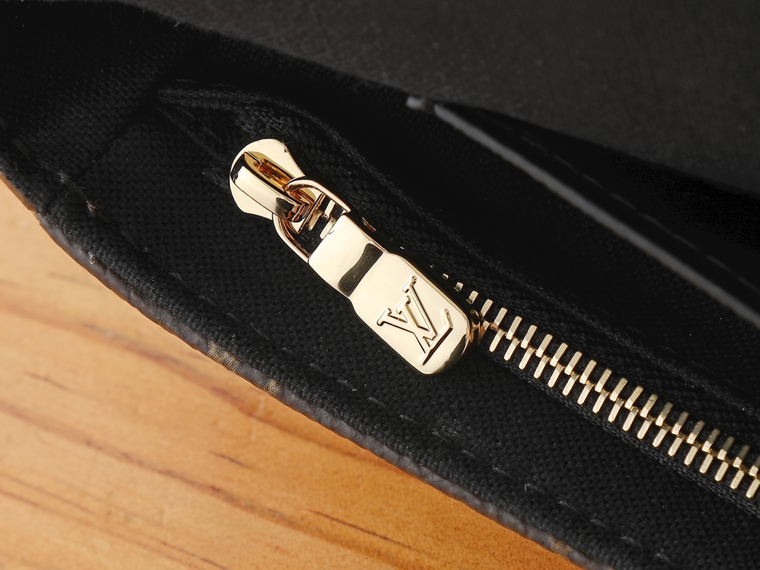 Louis Vuitton Wallet On Chain Ivy in Monogram Reverse Canvas - Image 9
