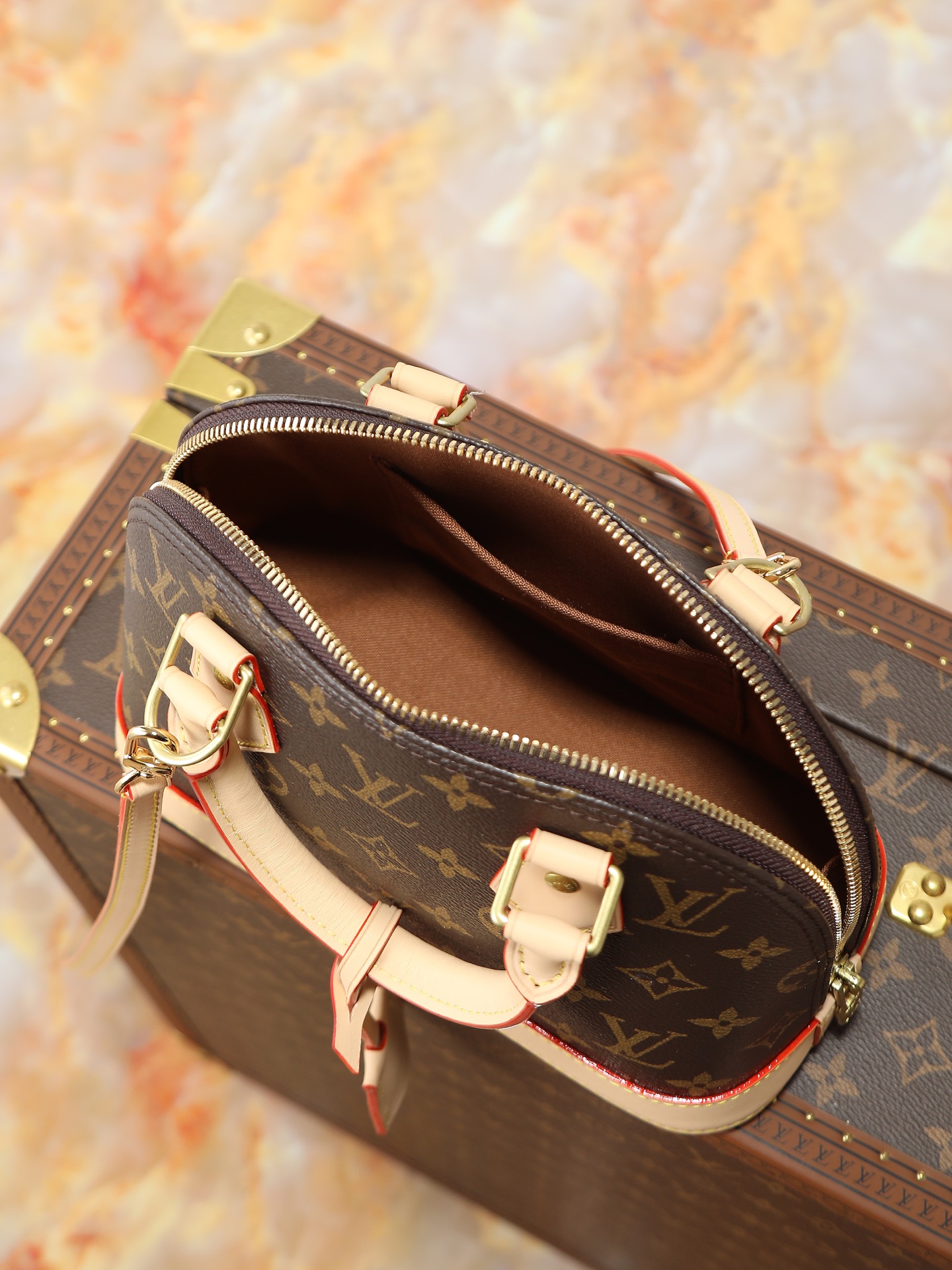 Louis Vuitton M53152 Alma Monogram Handbag - Image 9