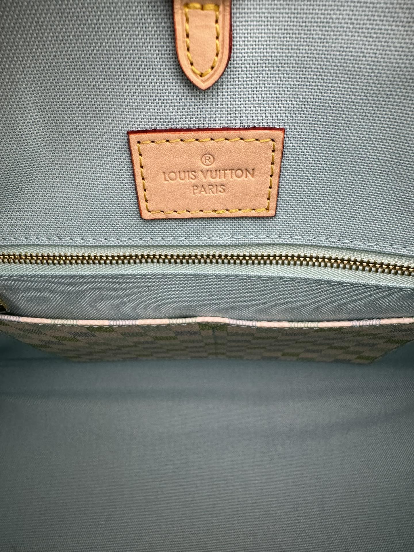 Louis Vuitton OnTheGo Medium Handbag - Image 9