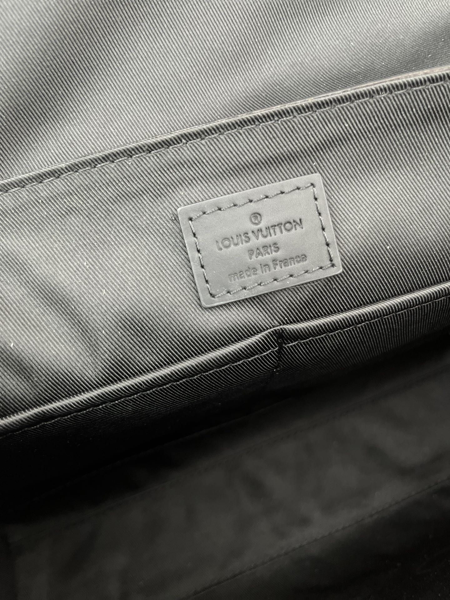 Louis Vuitton Aerogram Messenger Bag M21363 / M57080 - Image 9