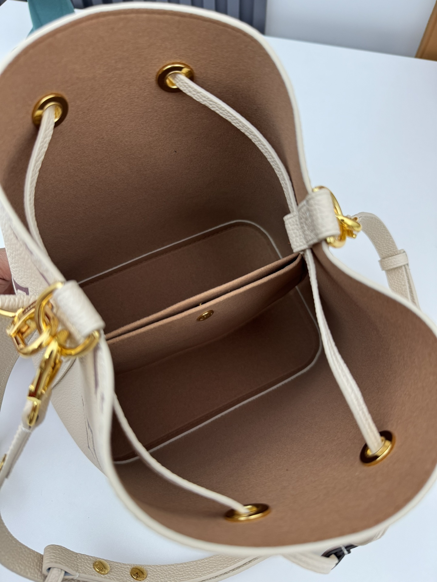 Louis Vuitton NeoNoe BB Handbag - Image 9