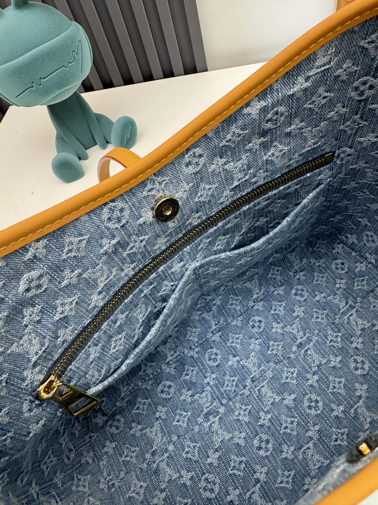 Louis Vuitton CarryAll Medium Tote Bag in Light Blue Denim, M11462 - Image 9