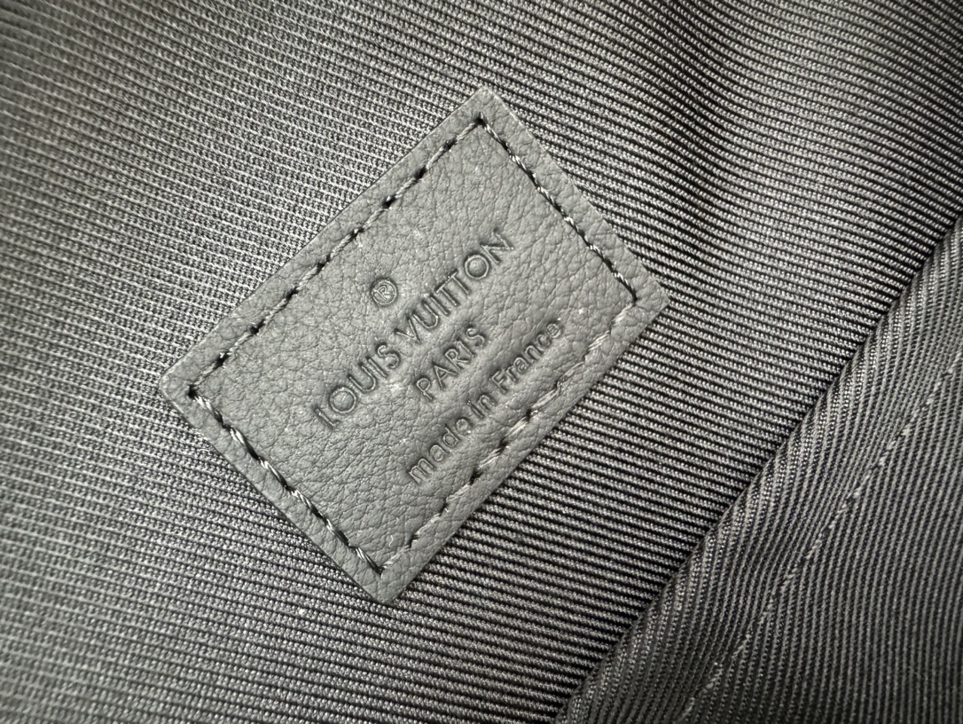 Louis Vuitton Discovery Backpack M46553 - Image 9