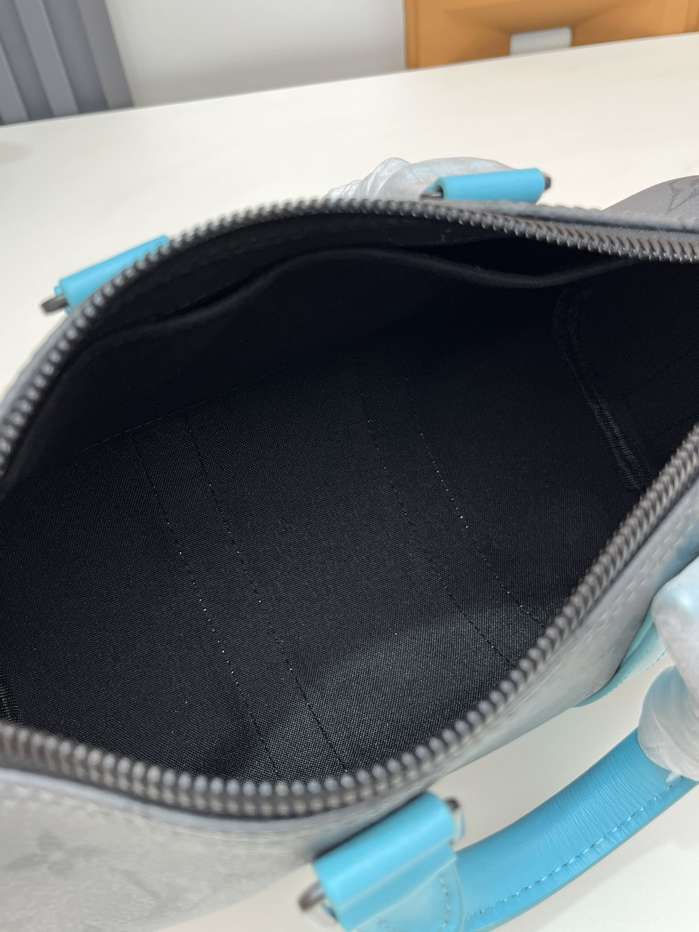 Louis Vuitton Keepall 25 Turquoise Pillow Bag - Image 9