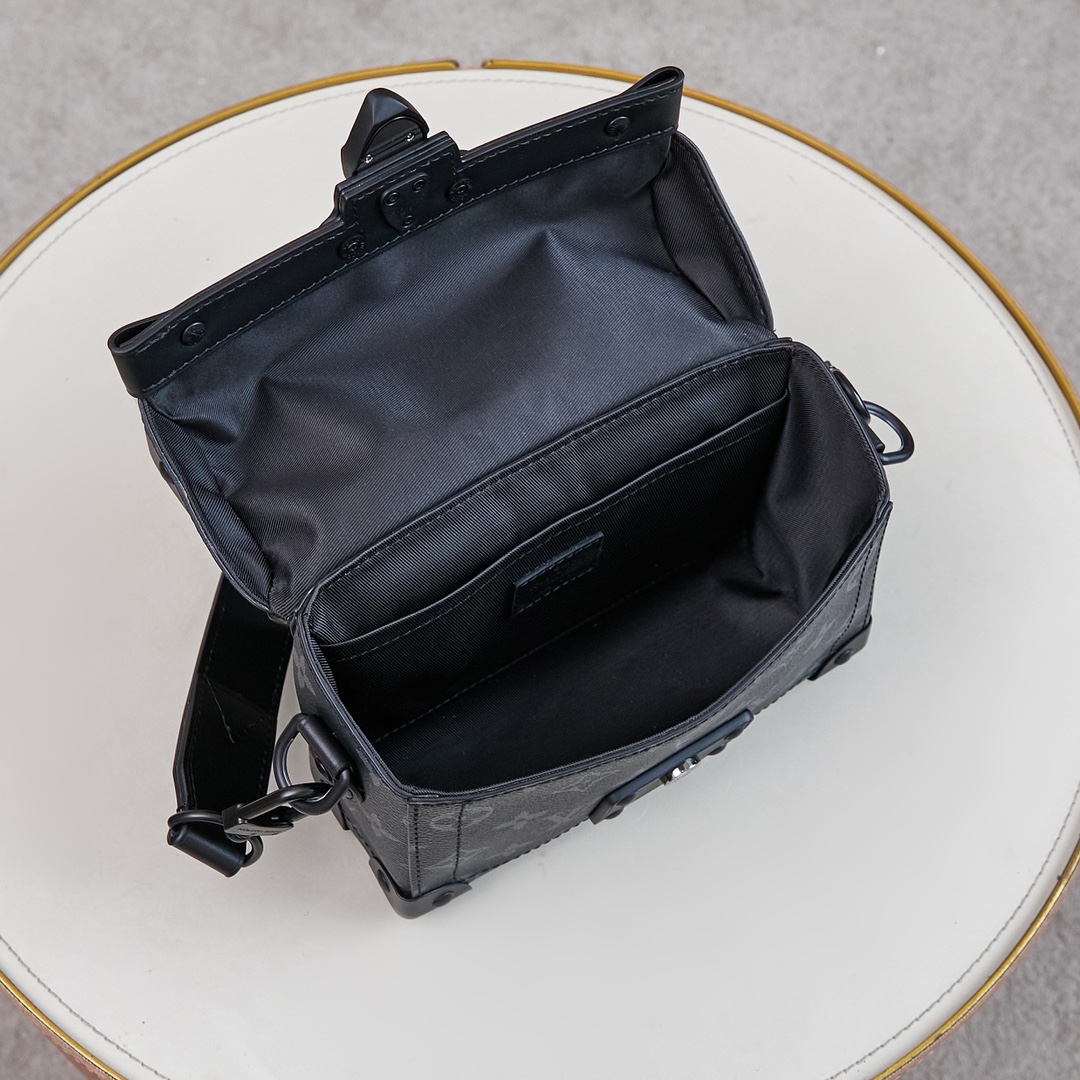 Louis Vuitton Soul Trunk Handbag - Image 9