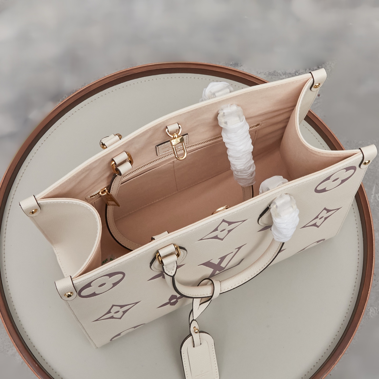 Louis Vuitton OnTheGo MM Tote Bag in Monogram Empreinte Leather - Image 9