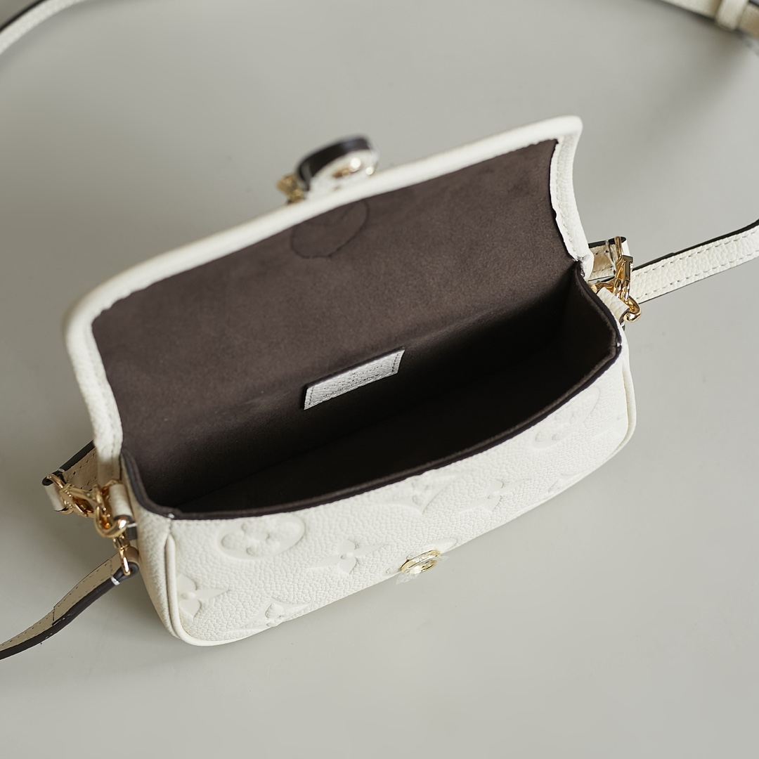 Saint Laurent Nano Diane Handbag M83566 - Image 9