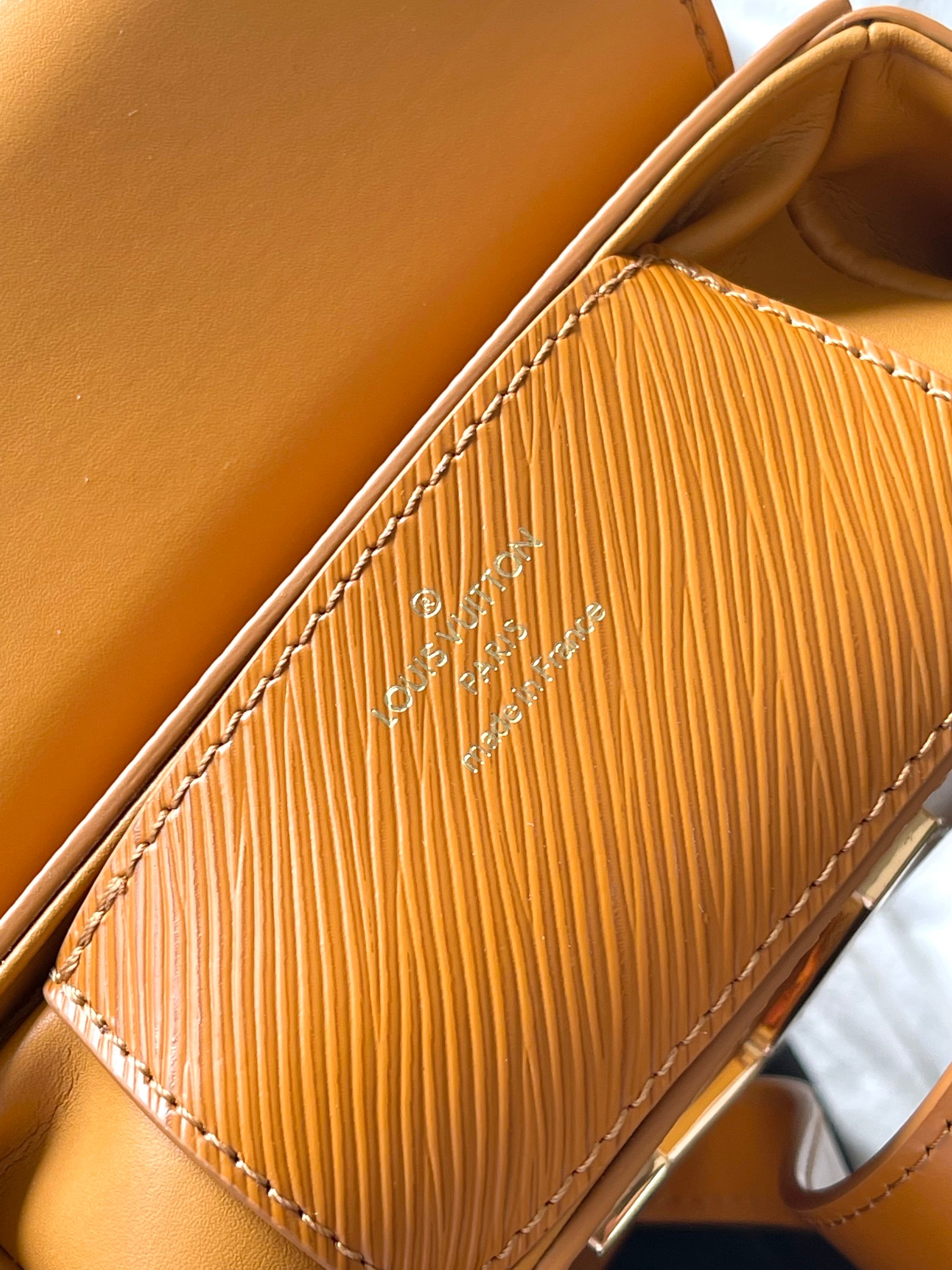 Louis Vuitton Twist Lo XL Epi Leather Handbag - Image 9