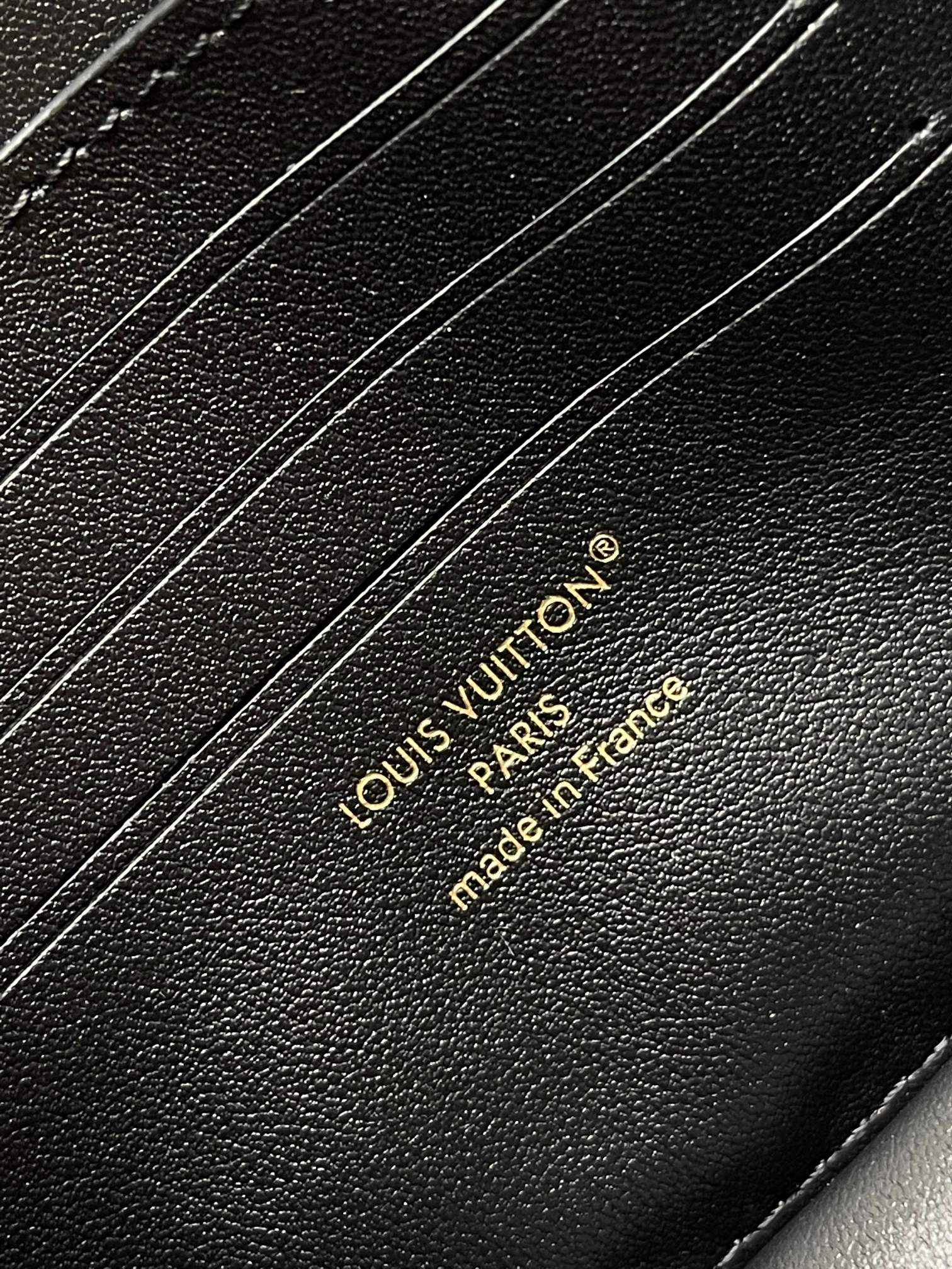 Louis Vuitton LV Bloom Wallet on Chain - Image 9