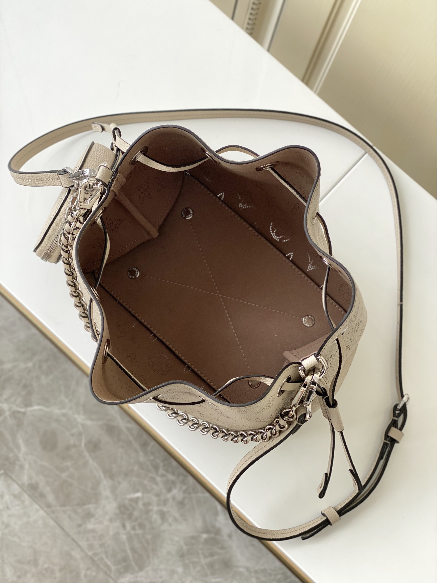 Louis Vuitton Bella Bucket Bag with Coin Purse - Image 9
