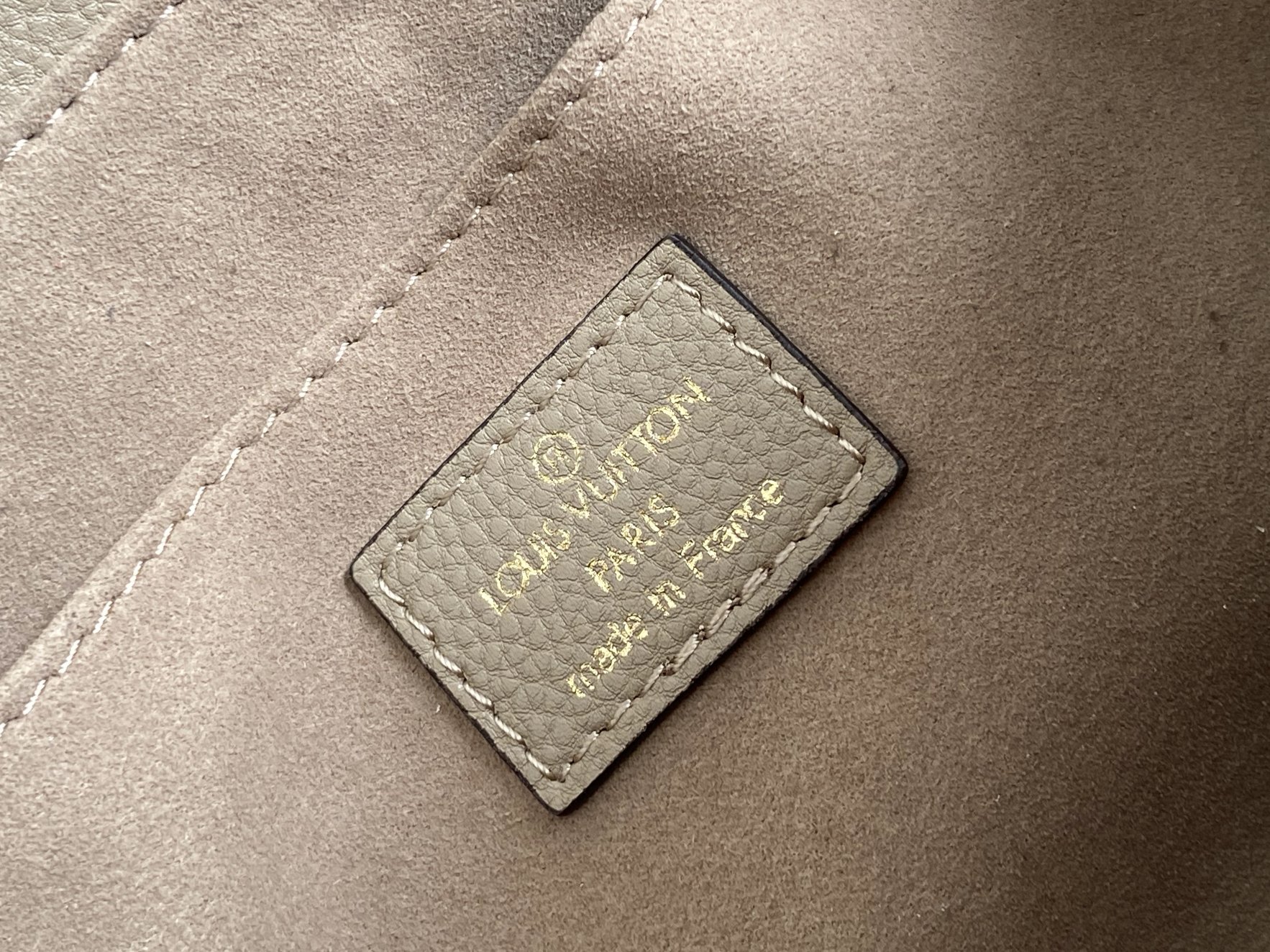 Louis Vuitton Madeleine Medium Handbag - Image 9