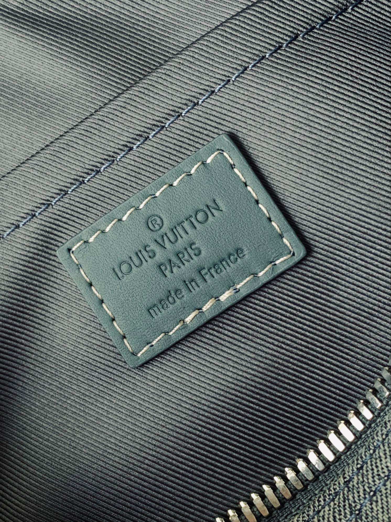 Louis Vuitton Keepall Bandoulière 25 Monogram Washed Denim Bag - Image 9